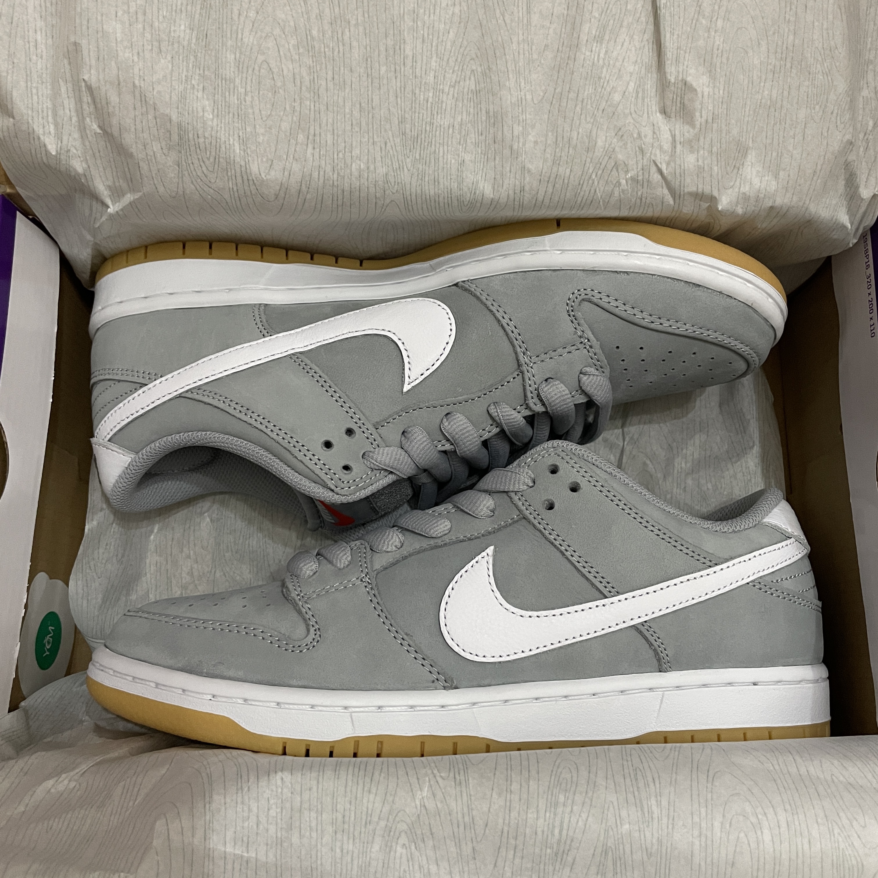 Nike Dunk Low Pro SB Wolf Grey White 착용 스타일 - 1