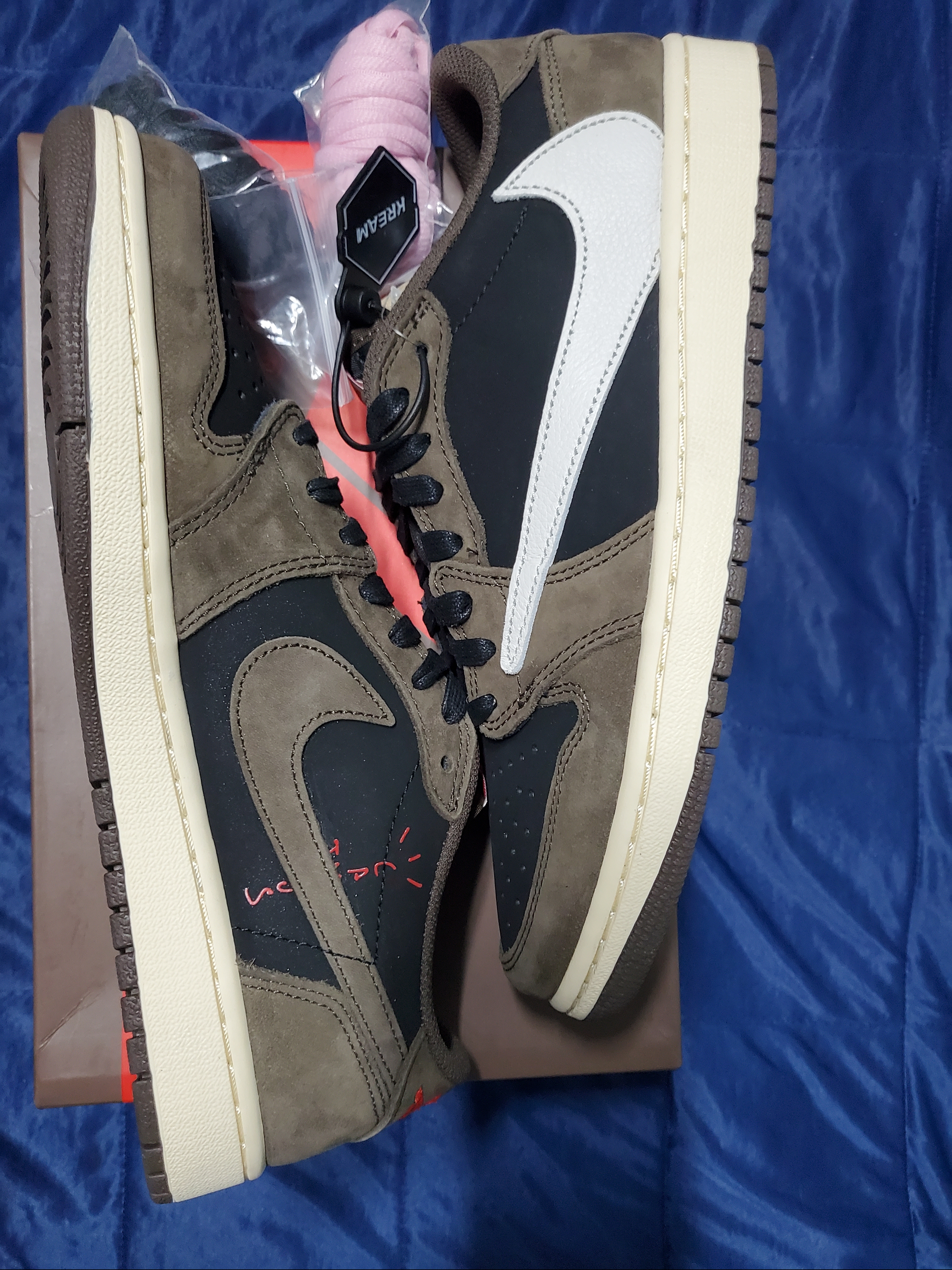Jordan 1 x Travis Scott Retro Low OG SP Mocha 착용 스타일