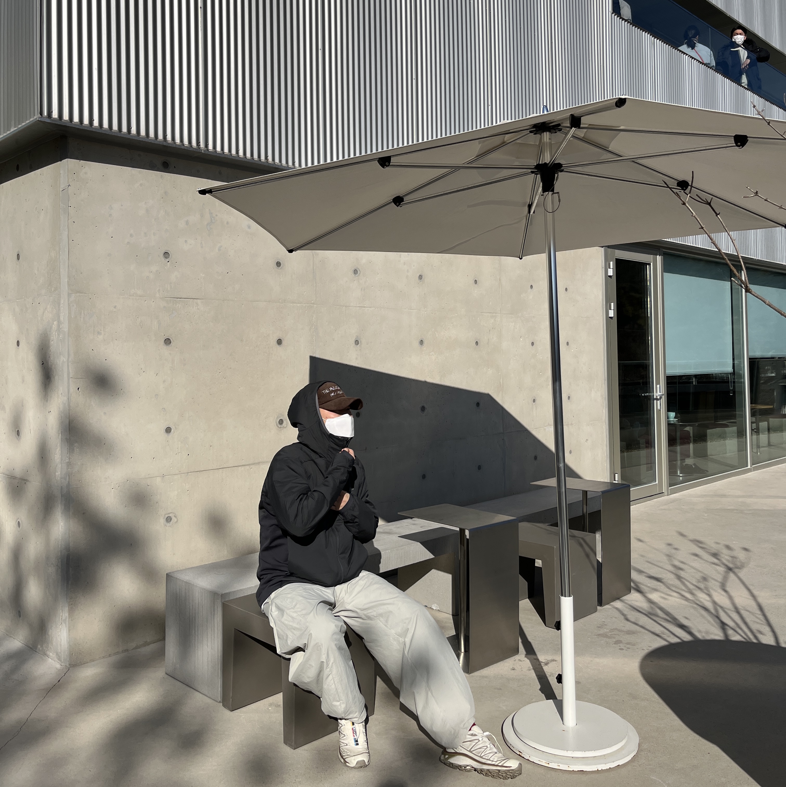 The Museum Visitor Corduroy Ball Cap Brown, Arc'teryx Atom LT Hoody Glitch 착용 스타일 - 3