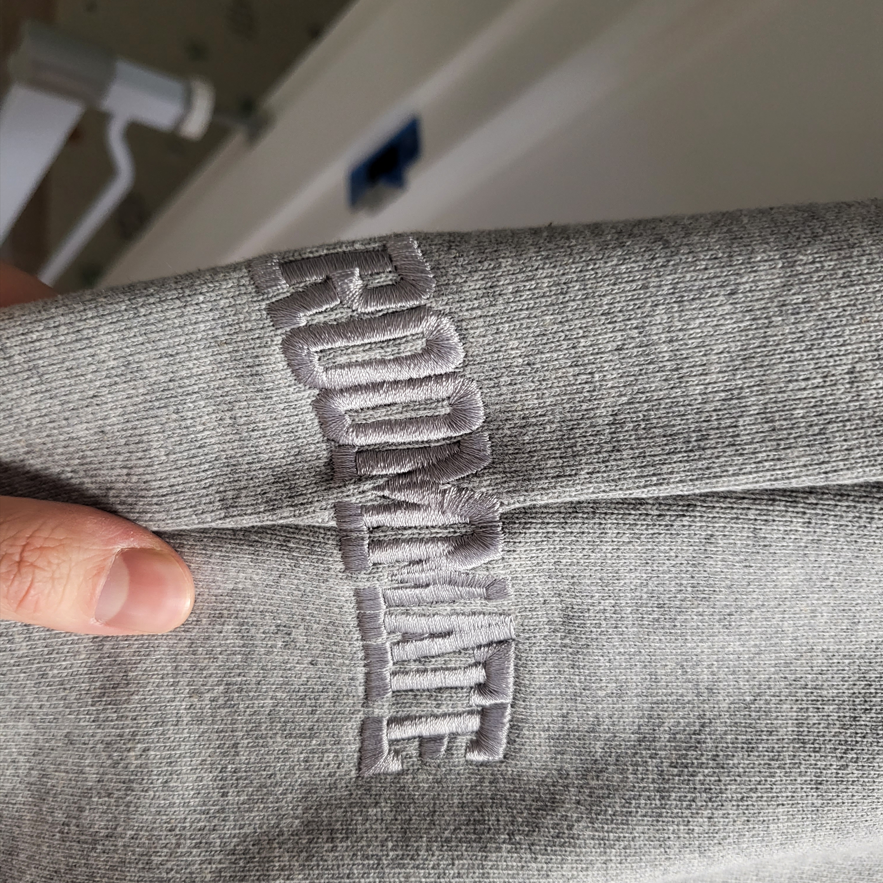 Darkr8m Studio Basic Logo Heavyweight Sweatpants Gray 착용 스타일 - 2