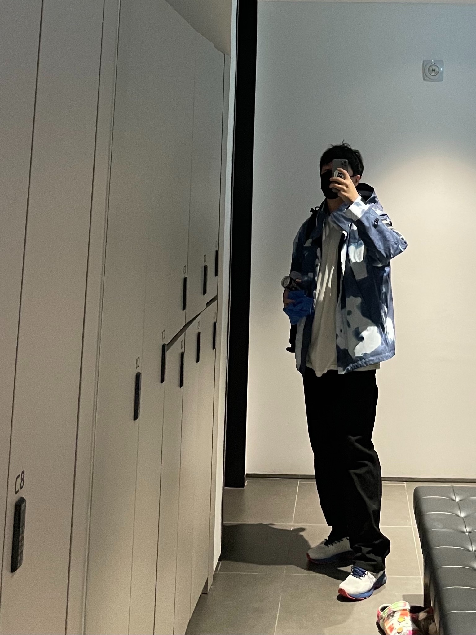 Supreme x The North Face Bleached Denim Print Mountain Jacket Indigo - 21FW 착용 스타일