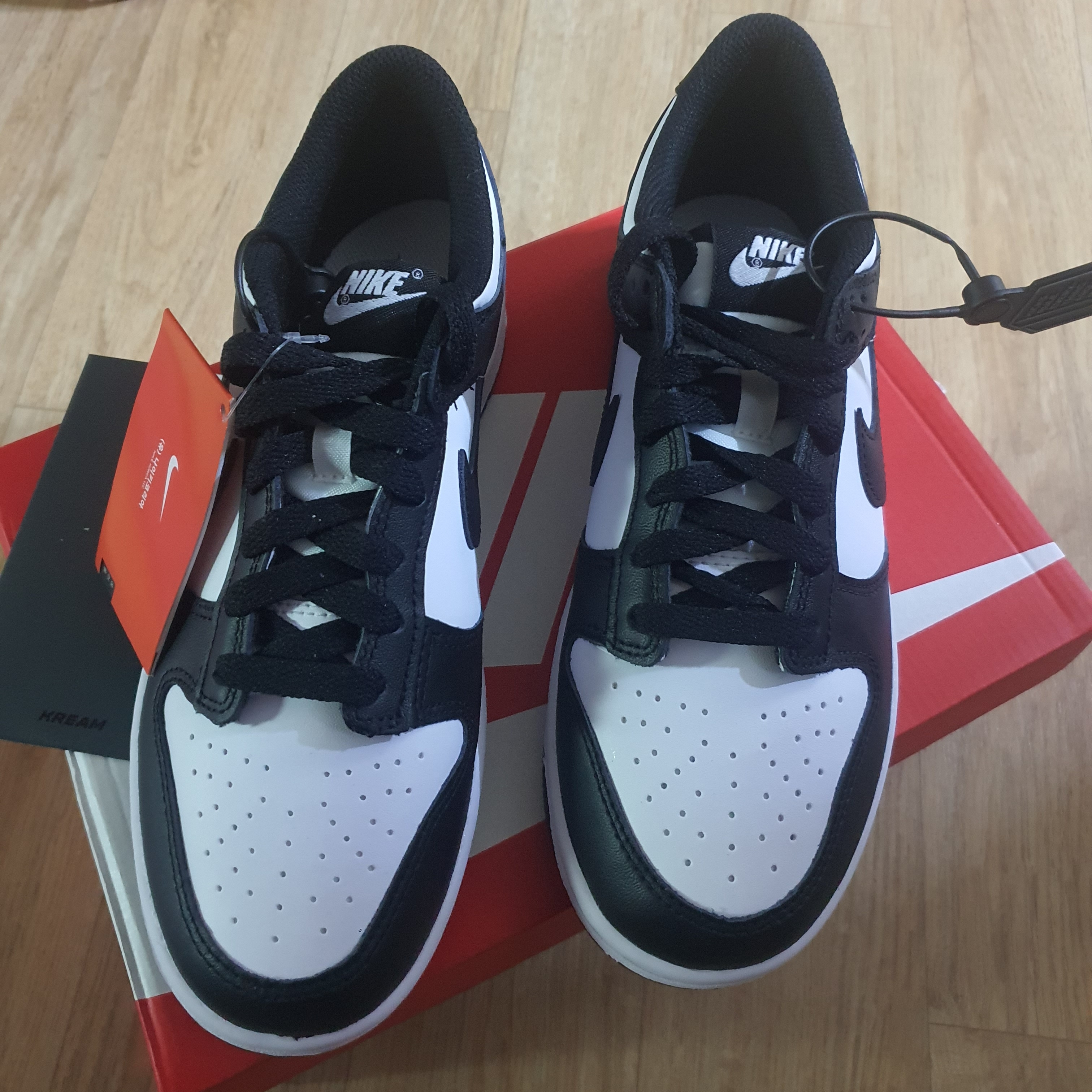 (GS) Nike Dunk Low Black 착용 스타일