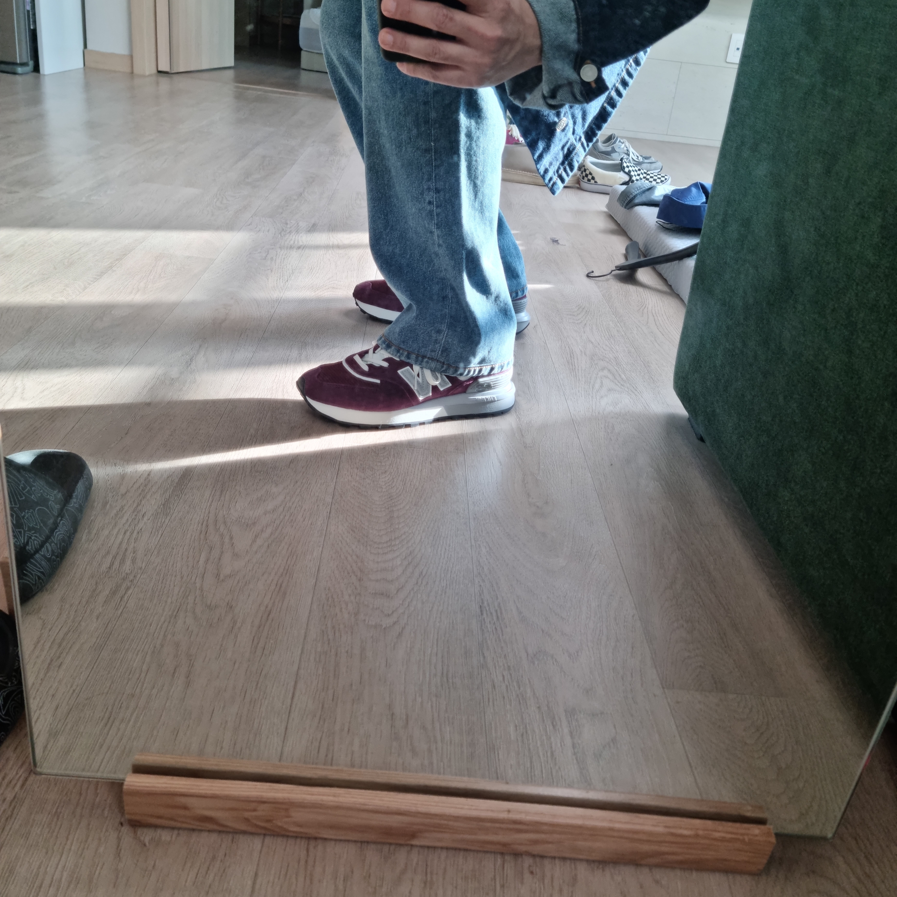 New Balance 574 Legacy Burgundy 착용 스타일 - 3