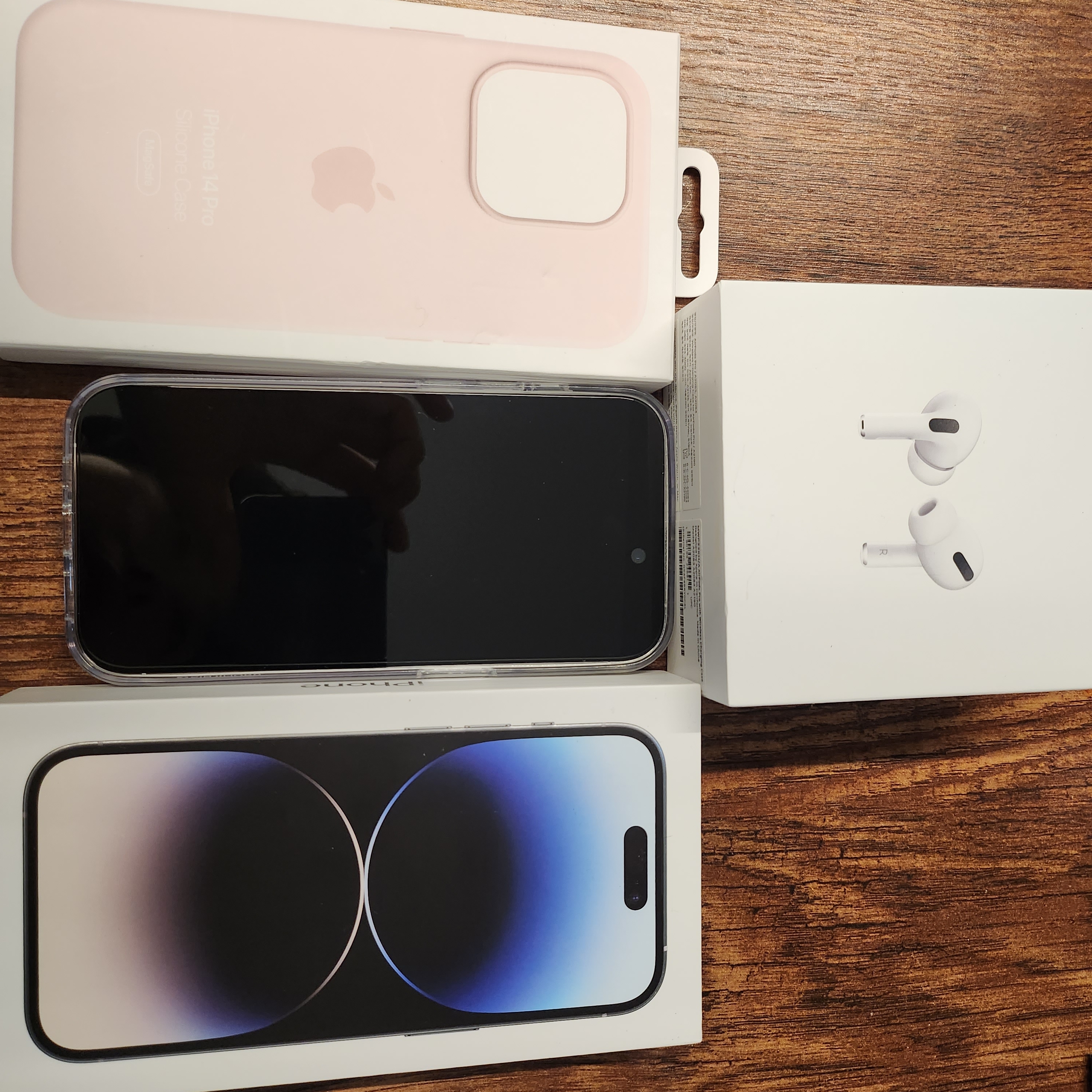 Apple iPhone 14 Pro 128GB Silver (Korean Ver.), Apple AirPods Pro with MagSafe Charging Case (Korean Ver.) 착용 스타일 - 3
