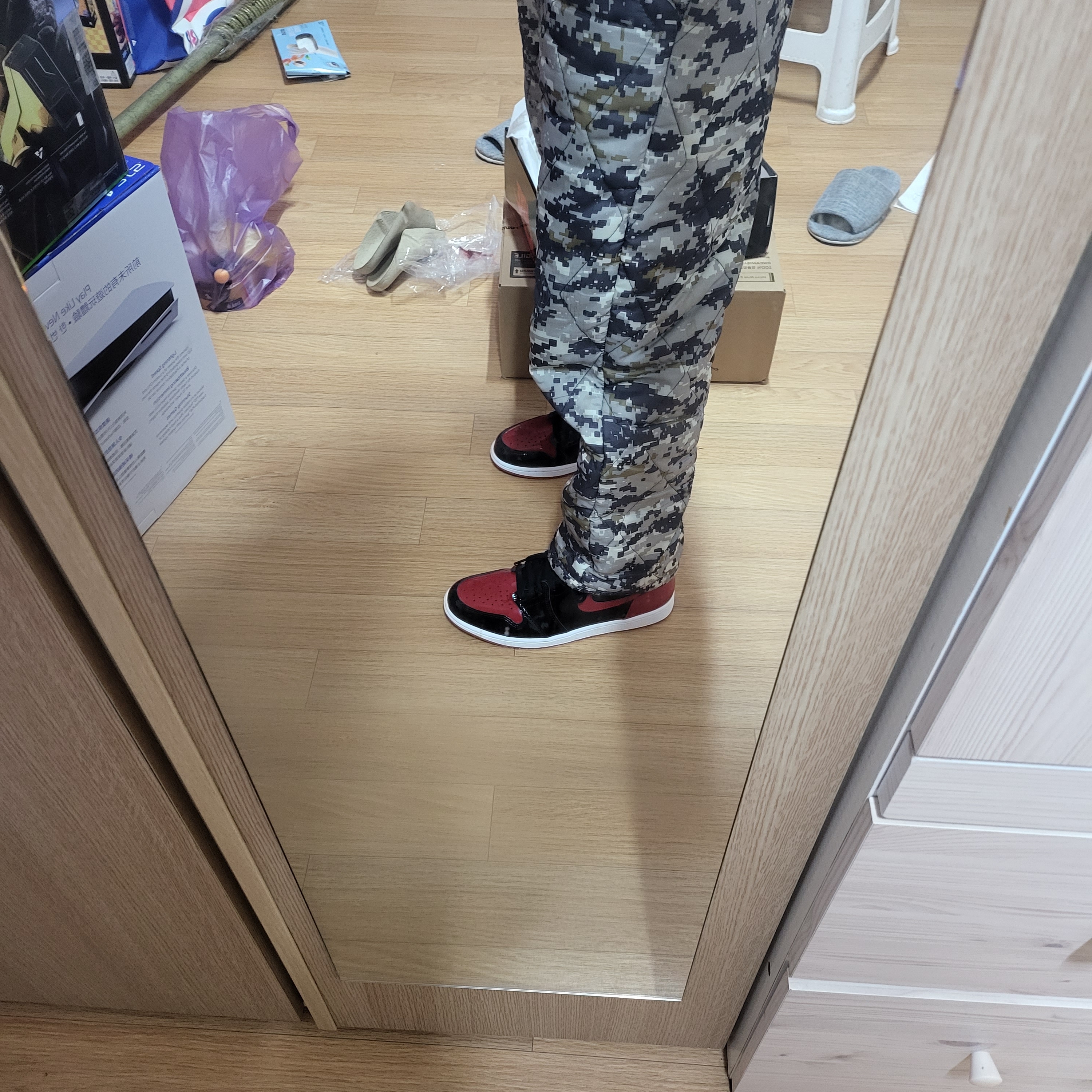 Jordan 1 Retro High OG Patent Bred 착용 스타일 - 2