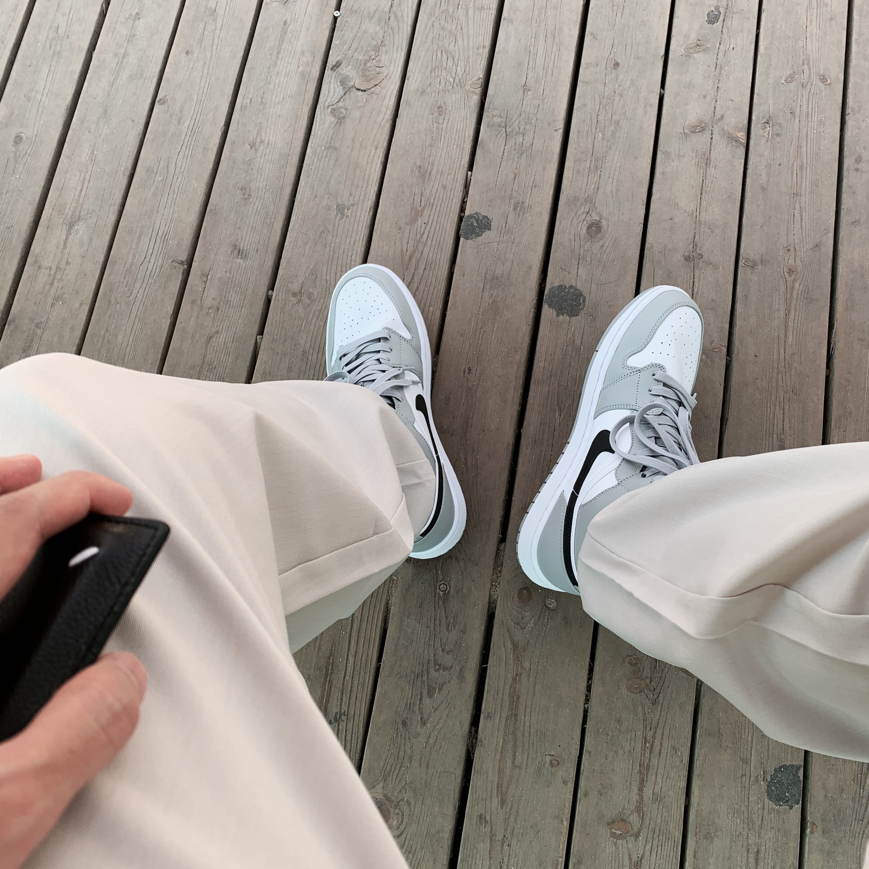 Jordan 1 Mid Light Smoke Grey, (GS) Jordan 1 Mid Light Smoke Grey 착용 스타일 - 2