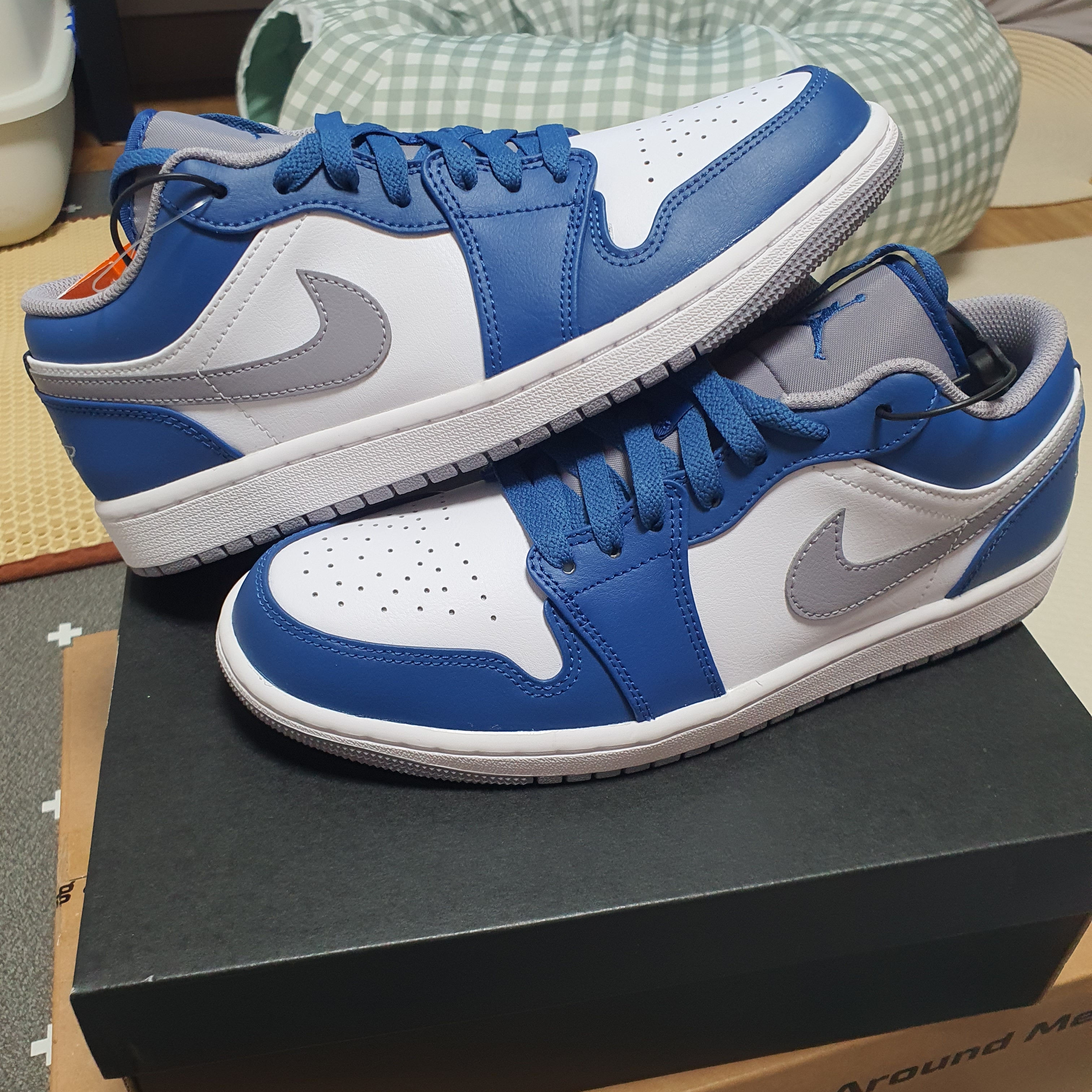 Jordan 1 Low True Blue Cement Grey 착용 스타일