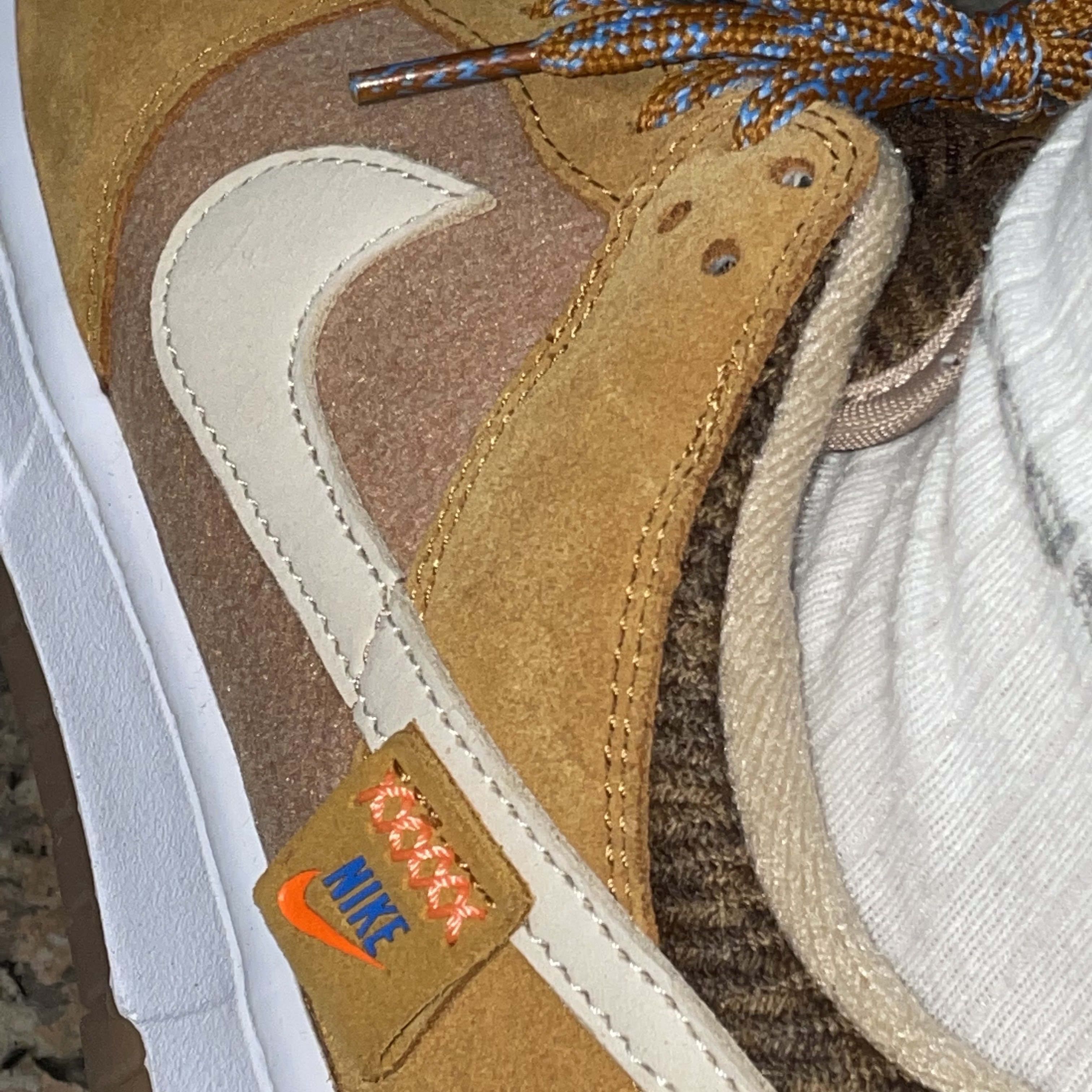 Nike Dunk Low SE Praline Desert Ochre 착용 스타일 - 3