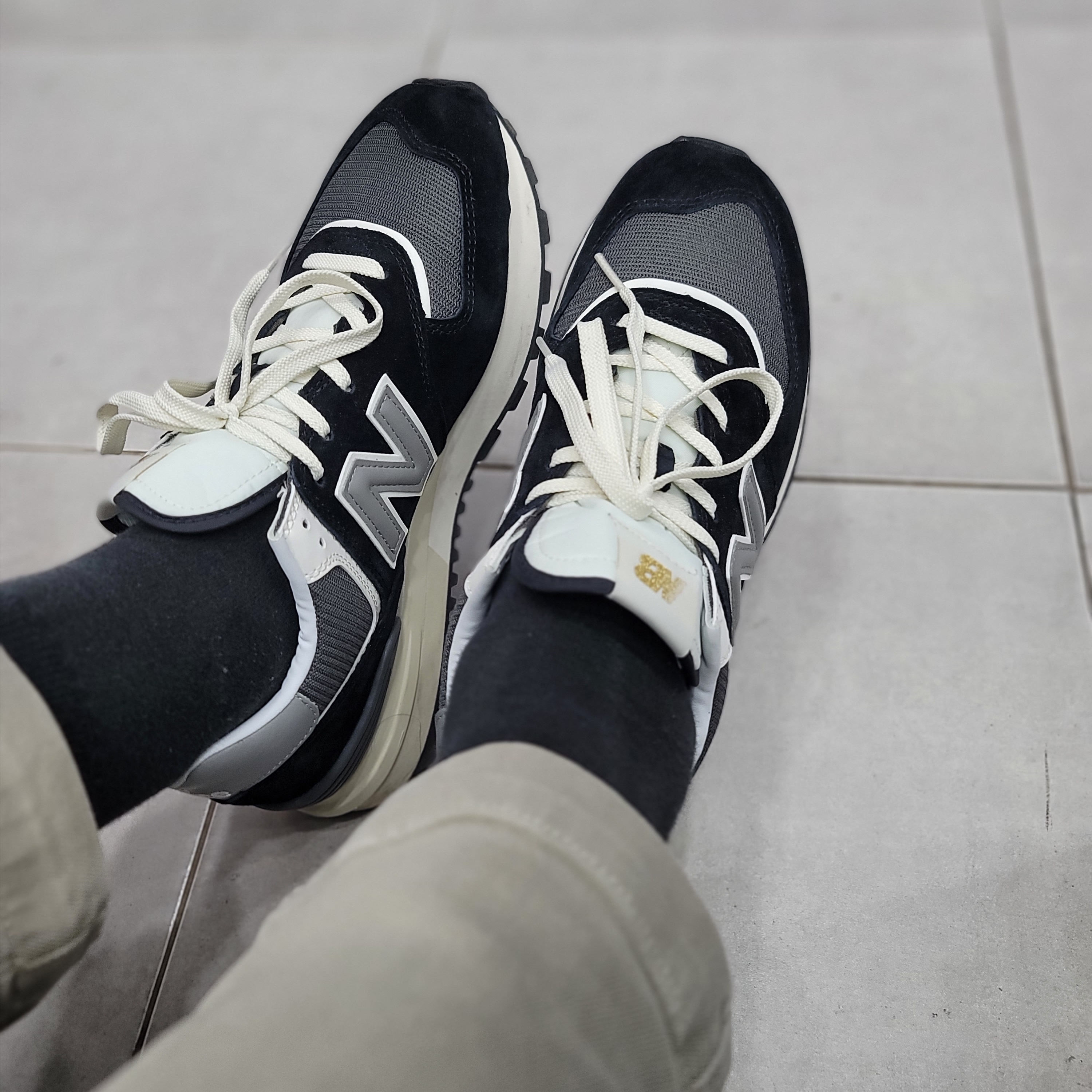 New Balance 574 Legacy Black 착용 스타일 - 1