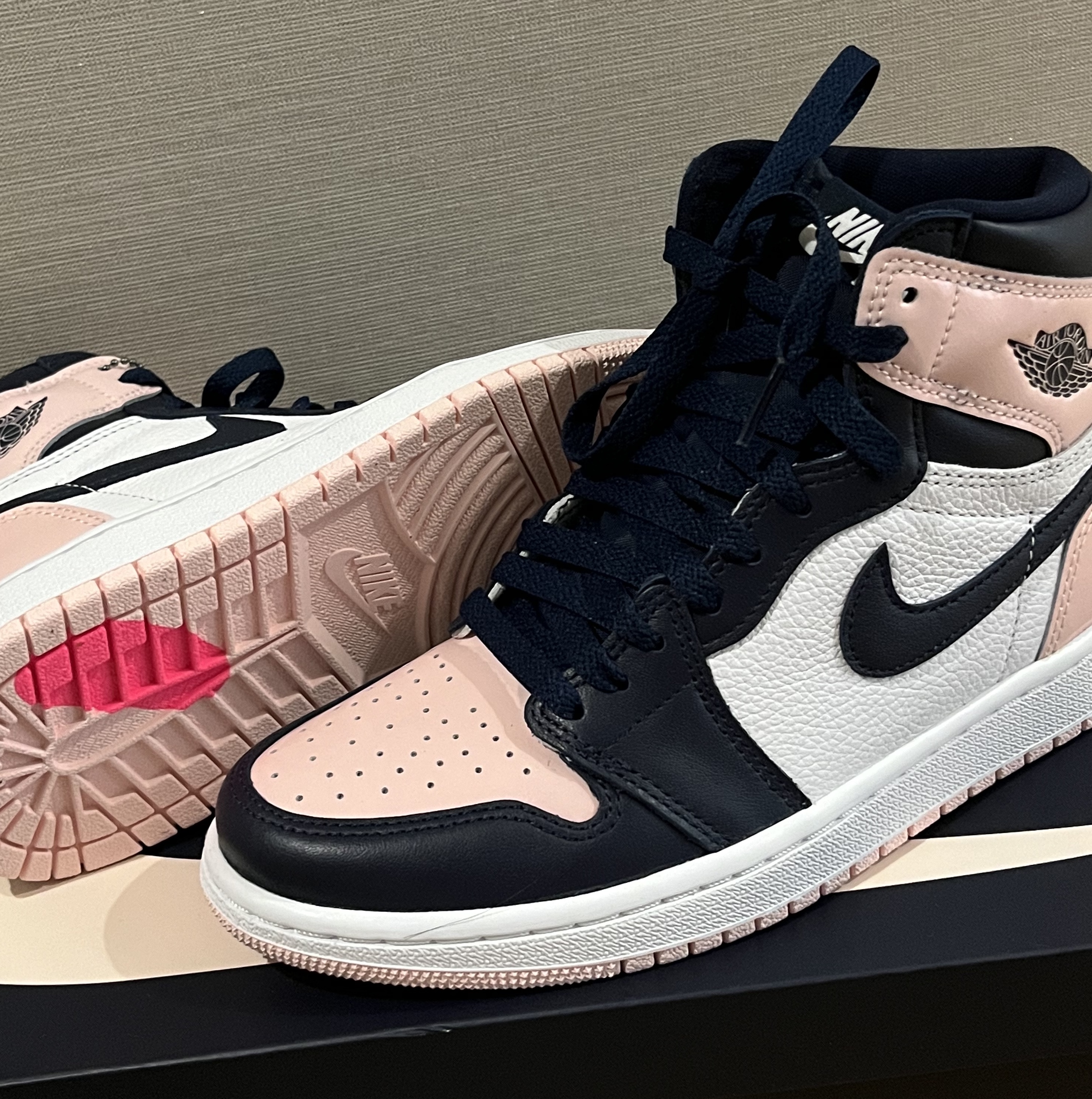 (W) Jordan 1 Retro High OG Atmosphere 착용 스타일 - 2