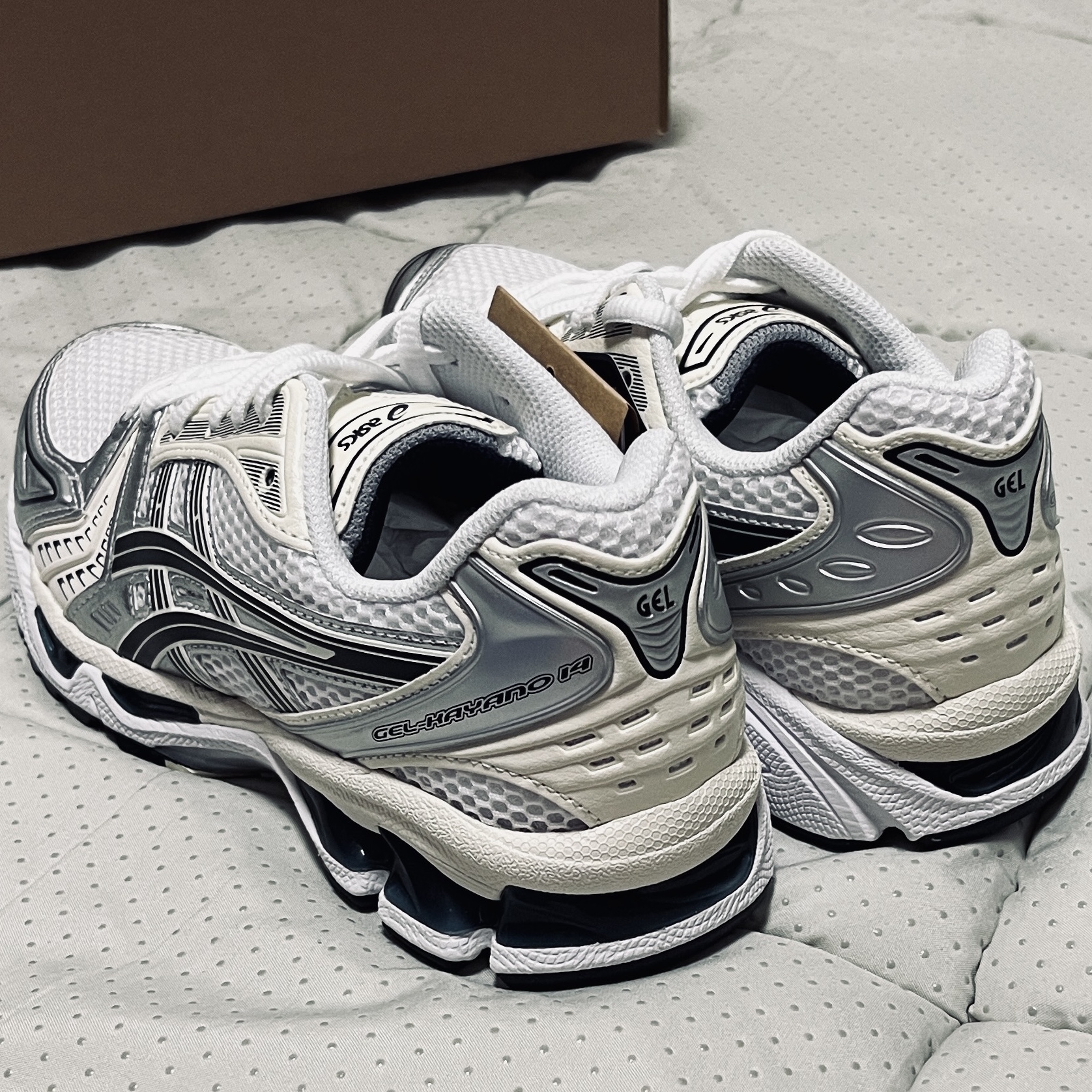 (W) Asics Gel-Kayano 14 White Midnight 착용 스타일 - 1
