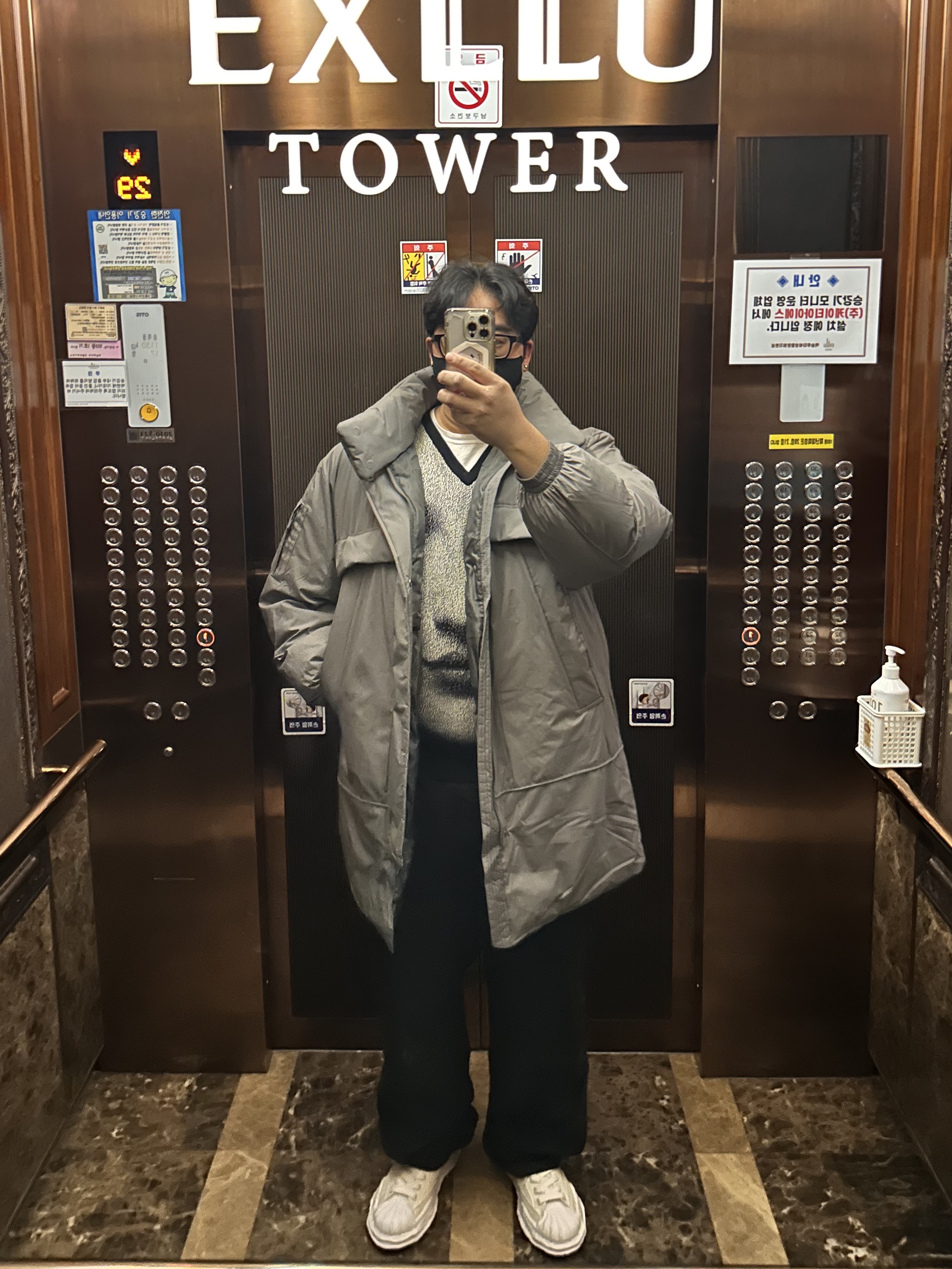 Stussy Photo Jacquard Vest Black, Stussy Washed Canvas Big OL' Jean Black 착용 스타일 - 1