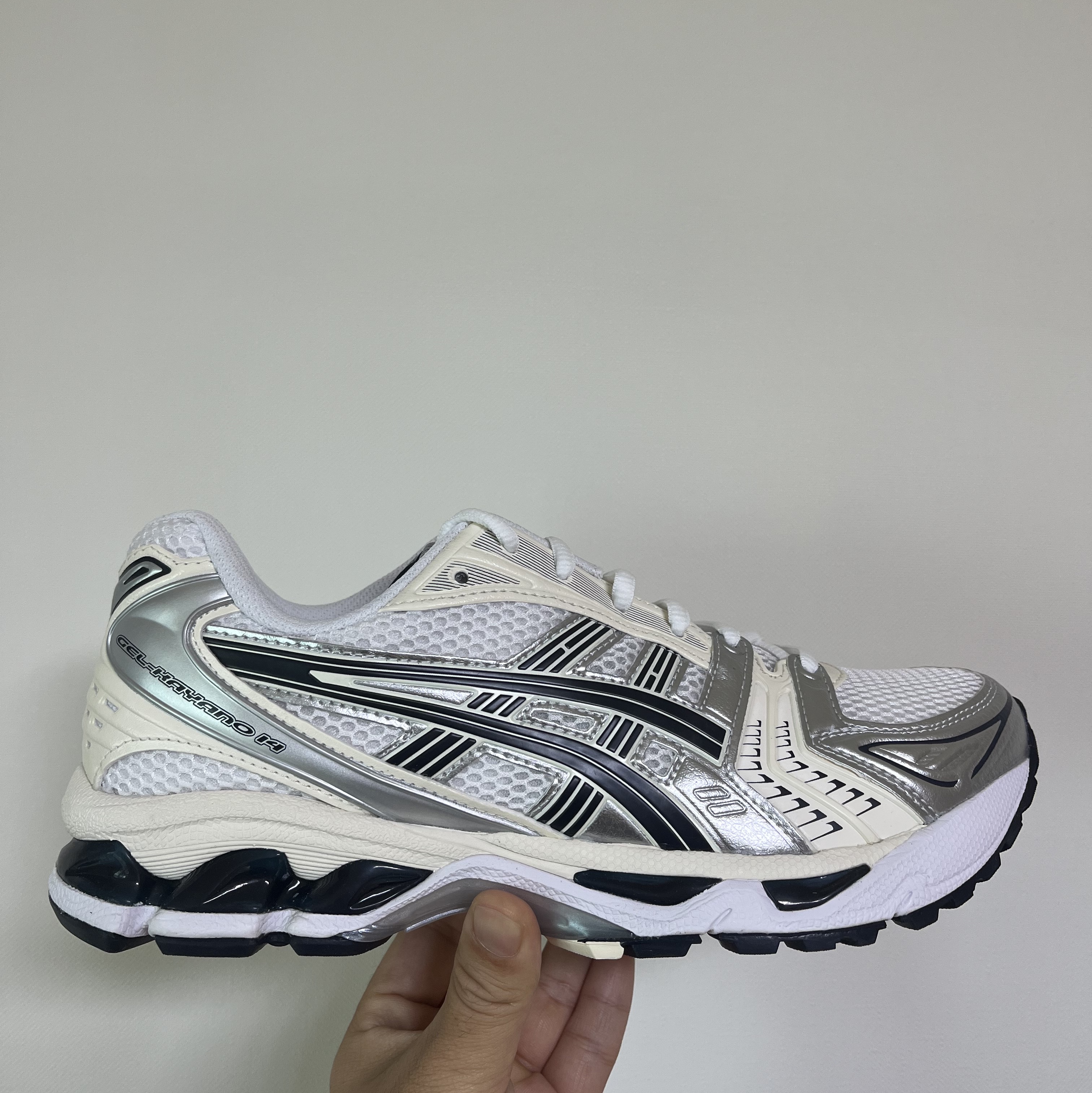 (W) Asics Gel-Kayano 14 White Midnight 착용 스타일 - 1