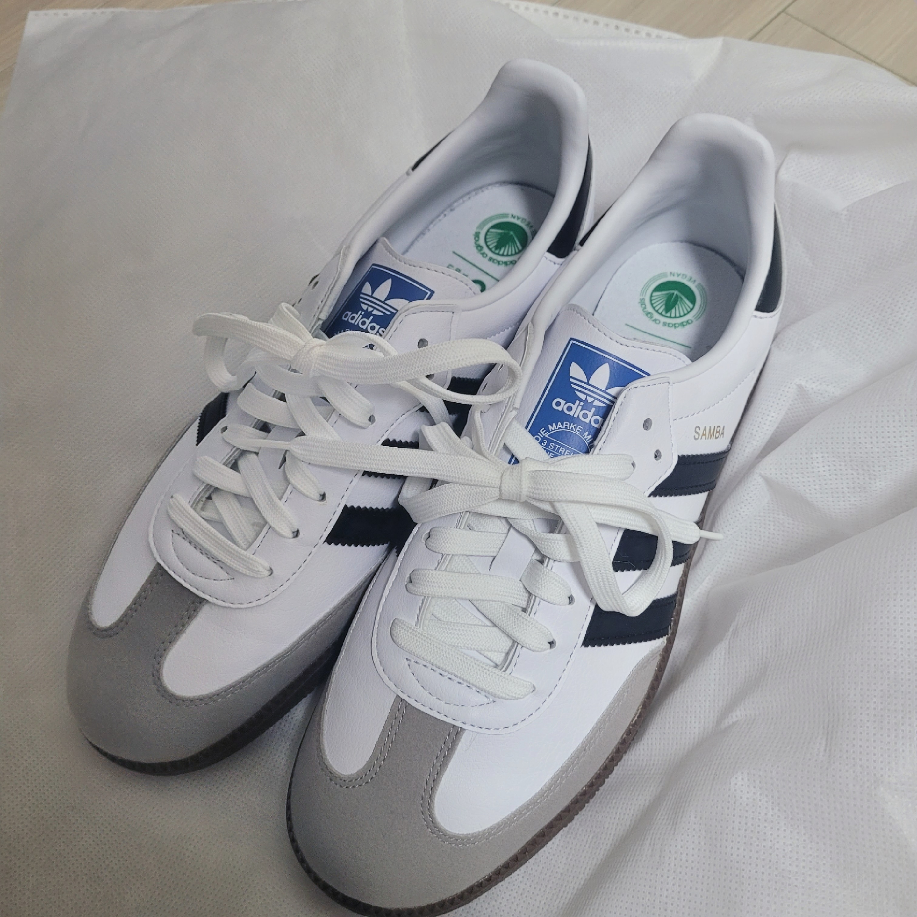 Adidas Samba Vegan White Black 착용 스타일 - 2