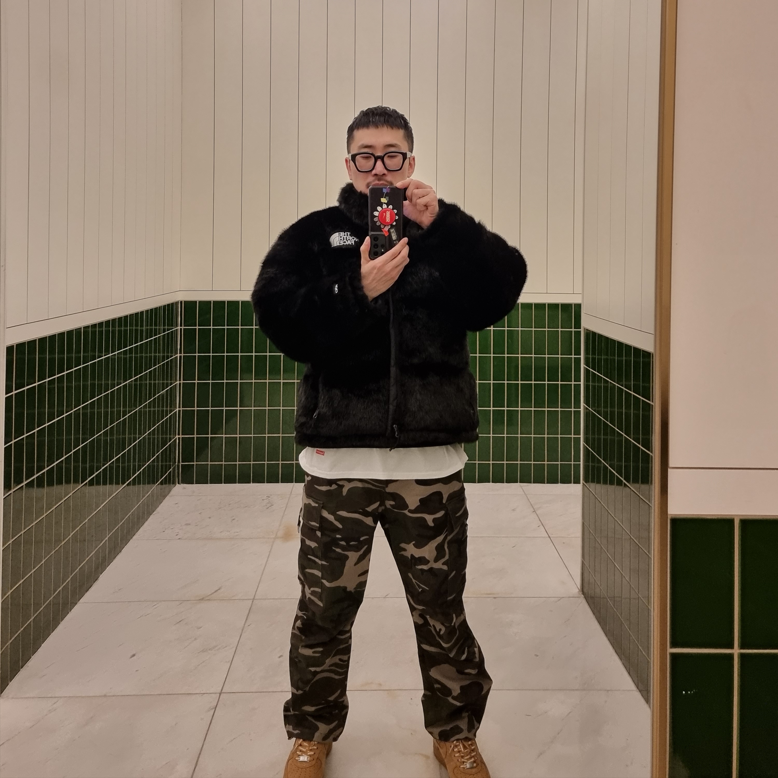 Supreme x The North Face Faux Fur Nuptse Jacket Black - 20FW, Nike x Supreme Air Force 1 Low Flax 착용 스타일