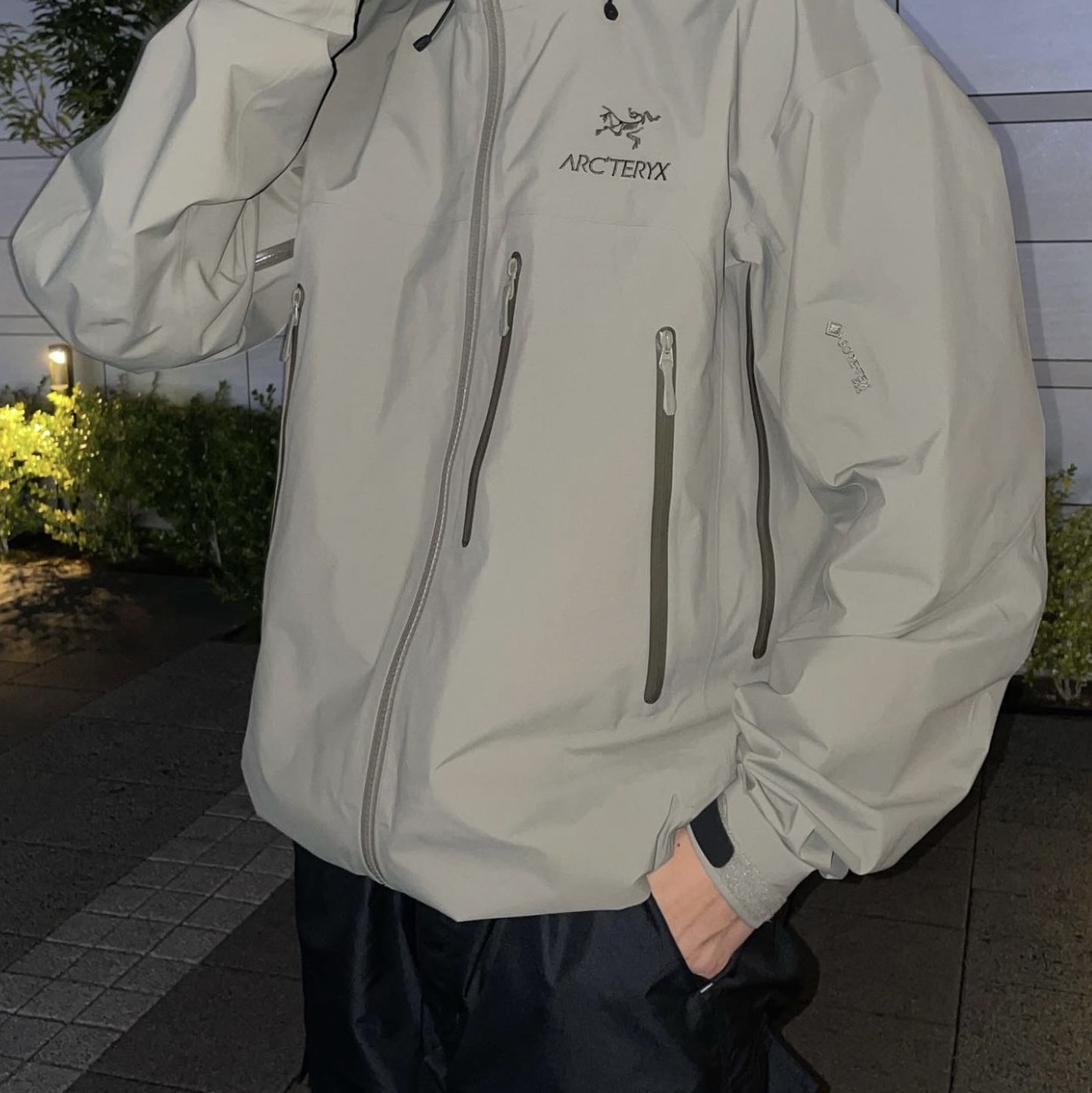 Arc'teryx Beta SV Jacket Distortion 착용 스타일 - 3