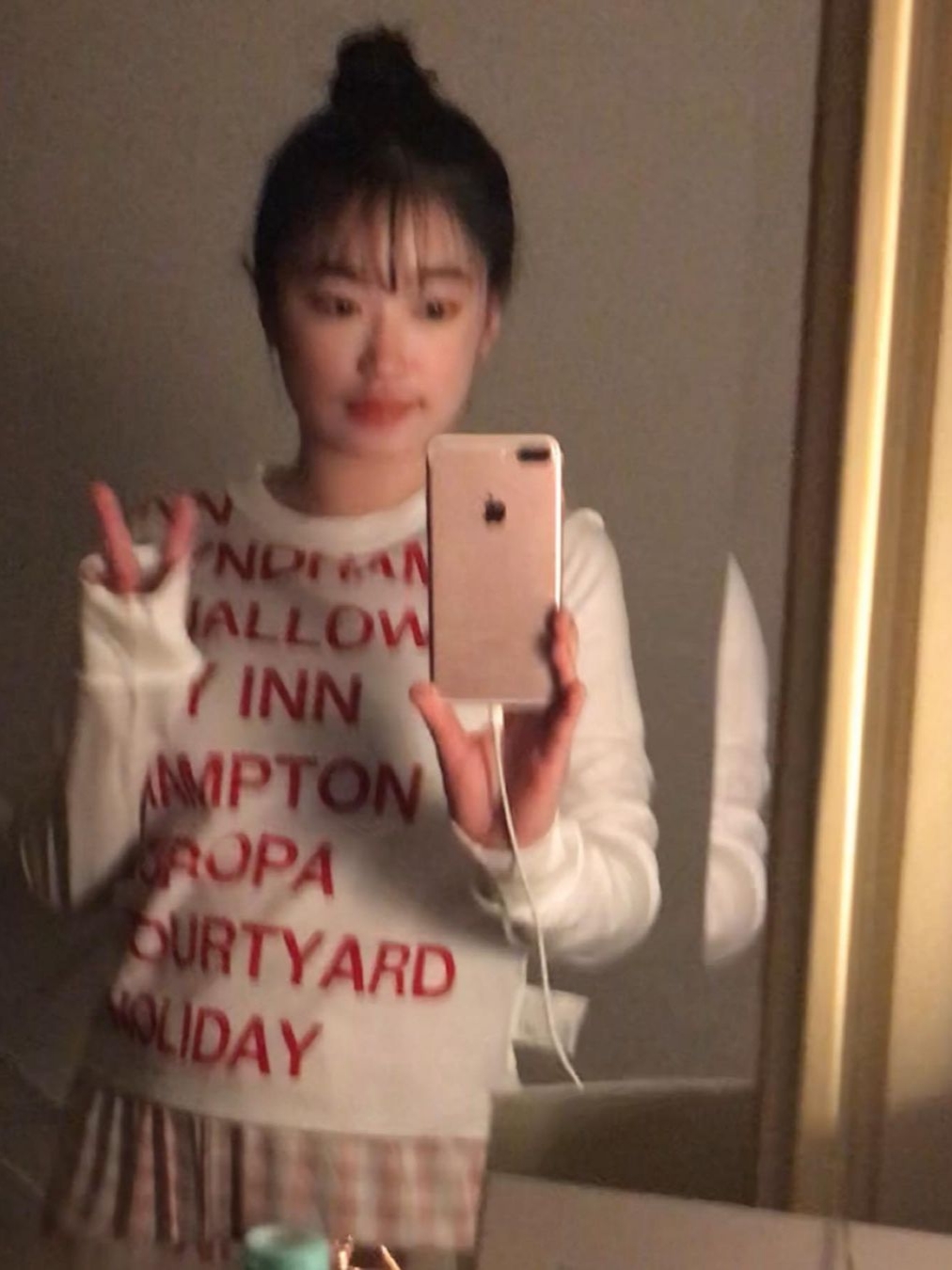[KREAM 단독] Safarispot Women 1/2 Highway Inn LS T-Shirt White Red 착용 스타일 - 2