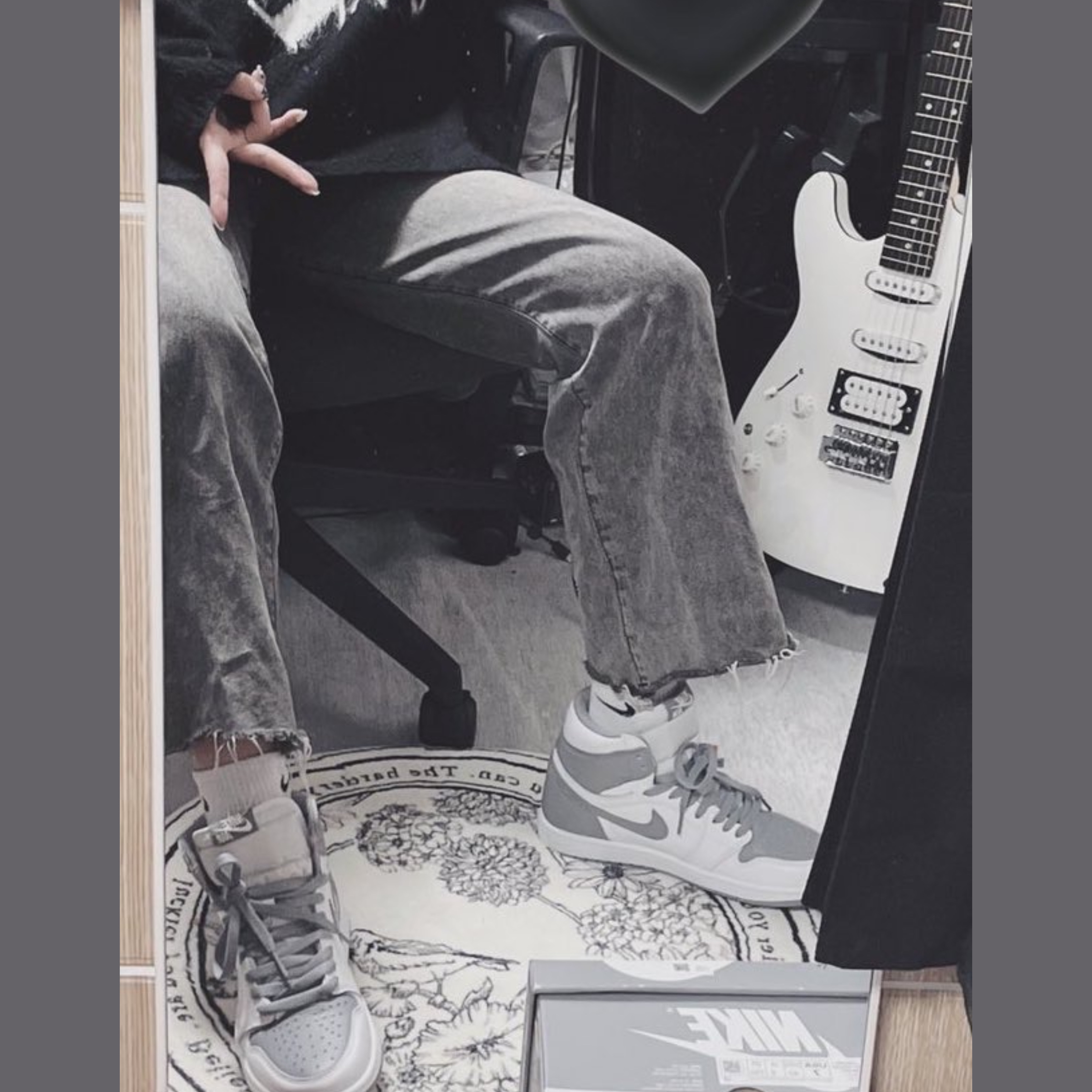 Jordan 1 Retro High OG Stealth 착용 스타일 - 1