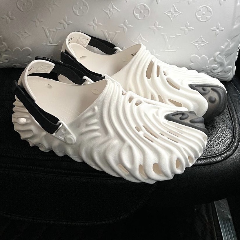 Crocs x Salehe Bembury Pollex Clog Stratus 착용 스타일