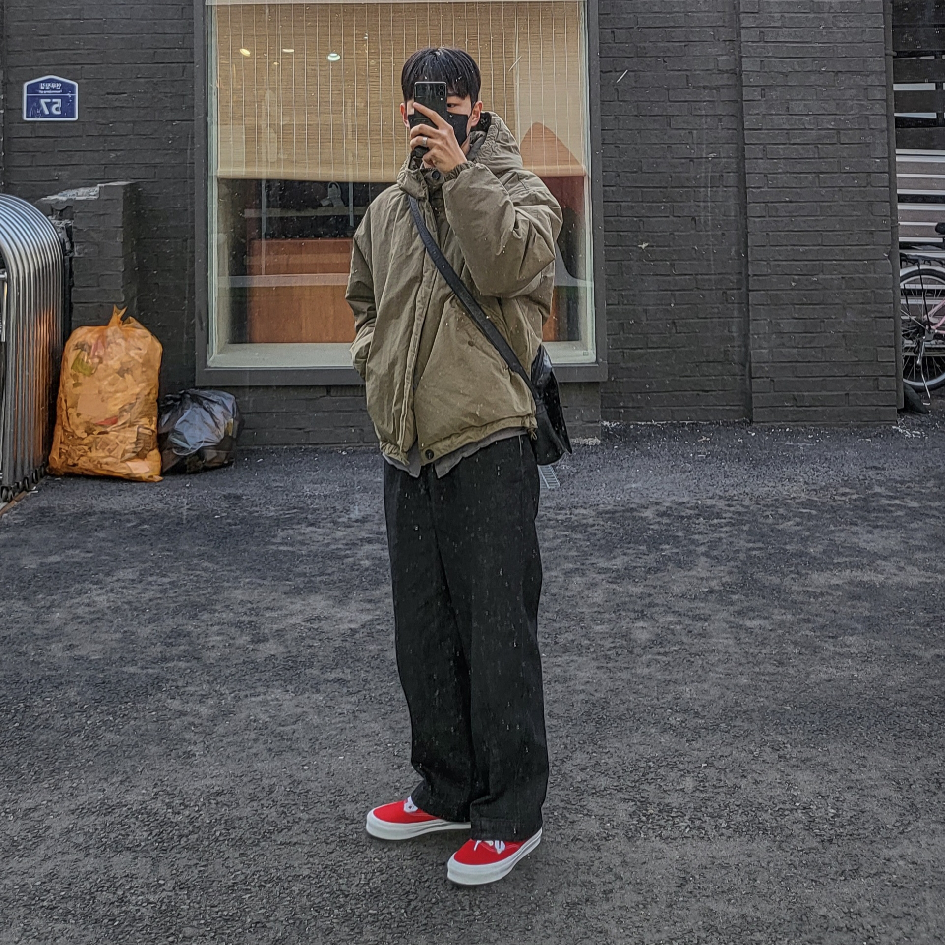 Vans Vault OG Authentic LX Red 착용 스타일
