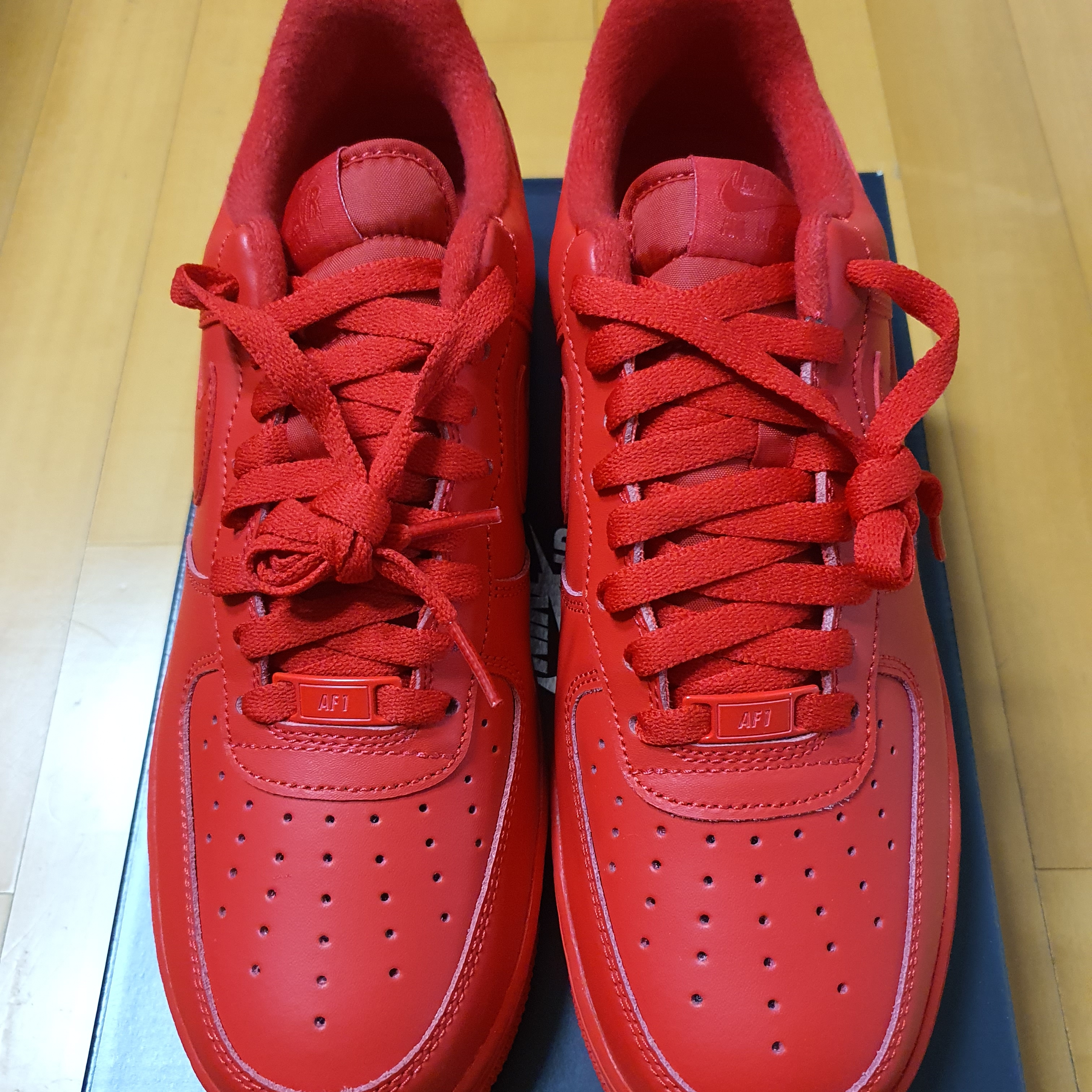 Nike Air Force 1 '07 LV8 Low 1 Triple Red 착용 스타일