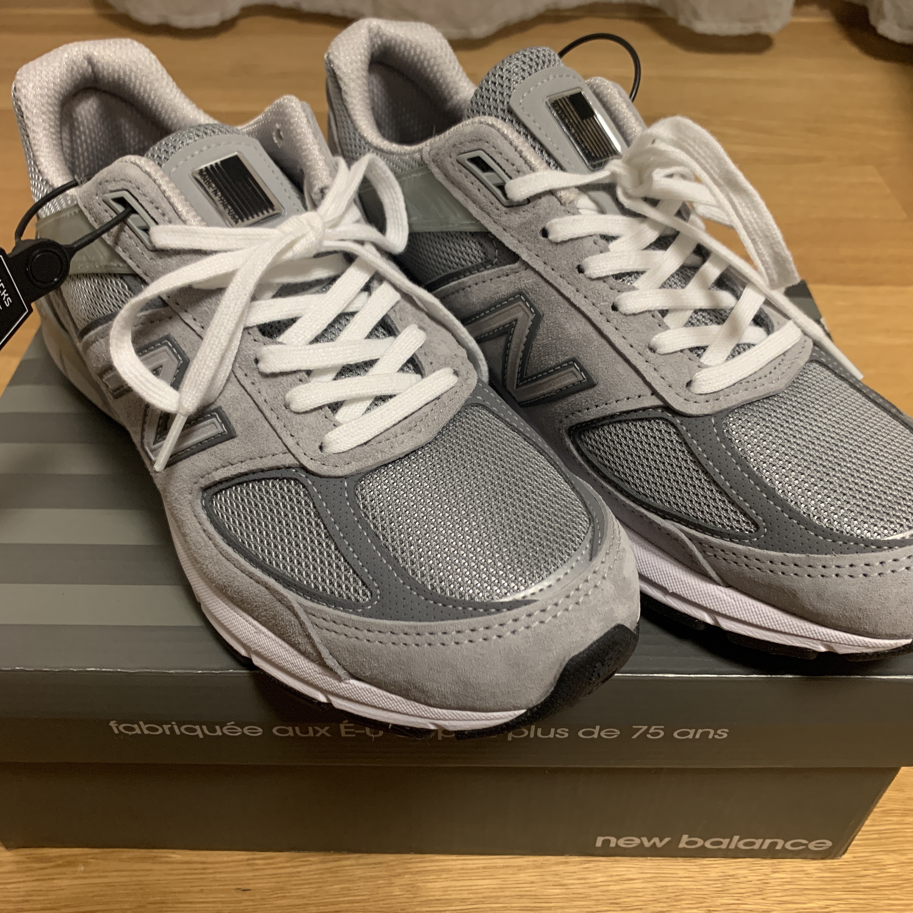 New Balance 990v5 Made in USA Grey - D Standard 착용 스타일 - 3