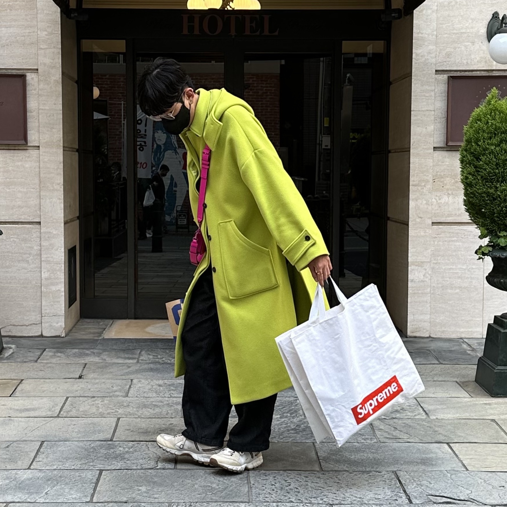 Nike x Jacquemus Air Humara LX Light Bone and Gold 착용 스타일