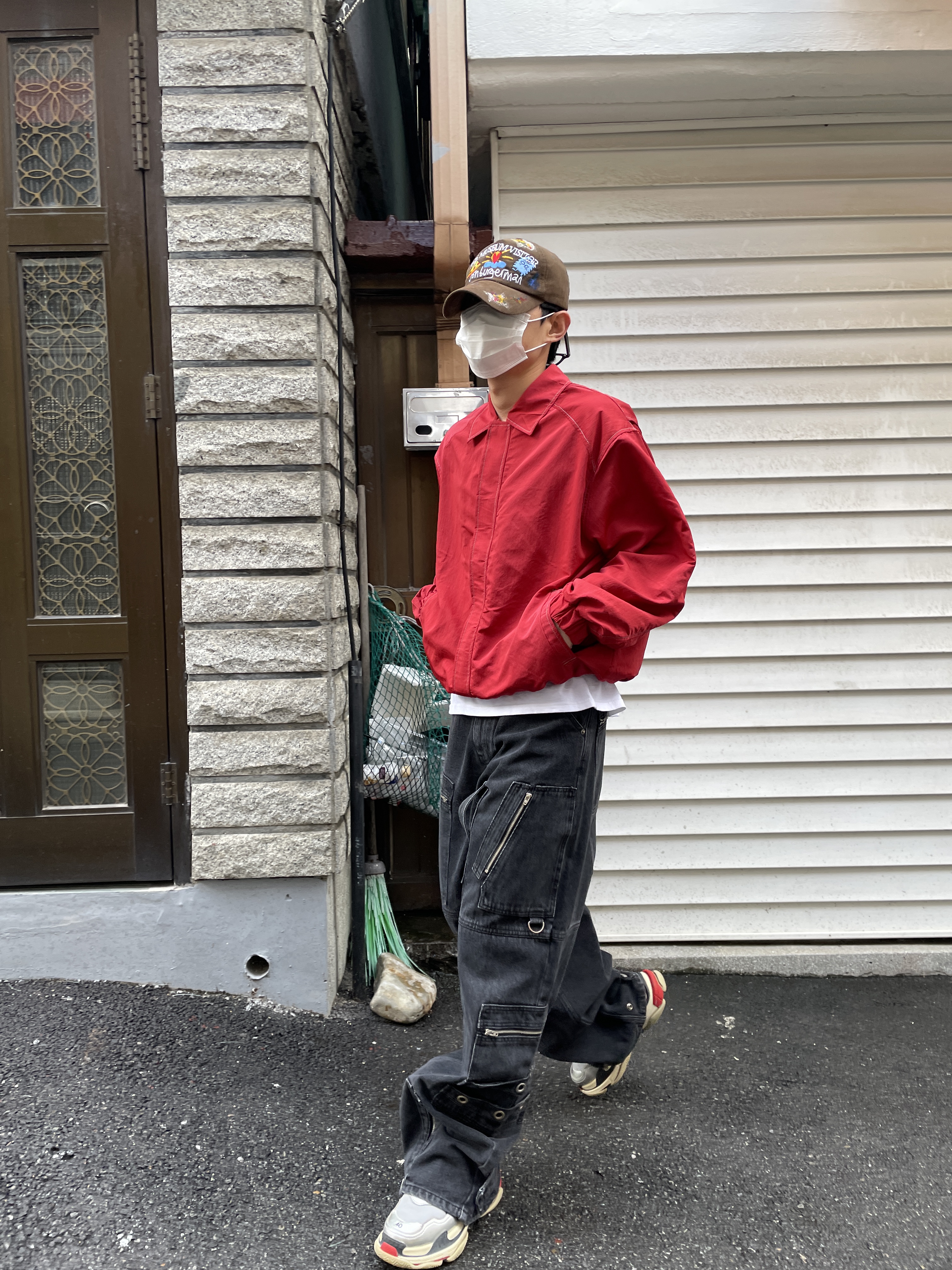 Balenciaga Triple S Silver Red 2018 착용 스타일 - 3