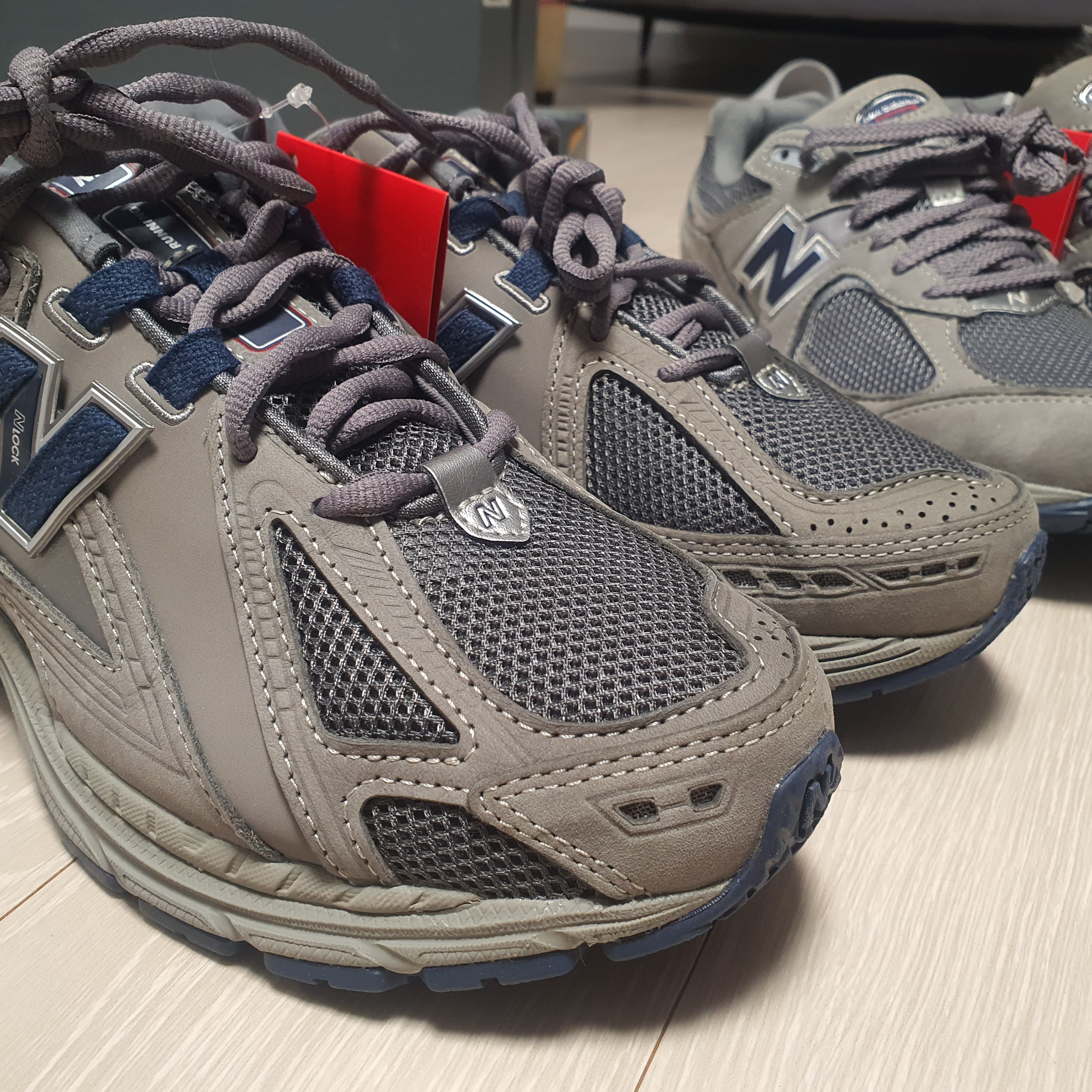 New Balance 1906R Charcoal Grey, New Balance 2002R Gray 착용 스타일