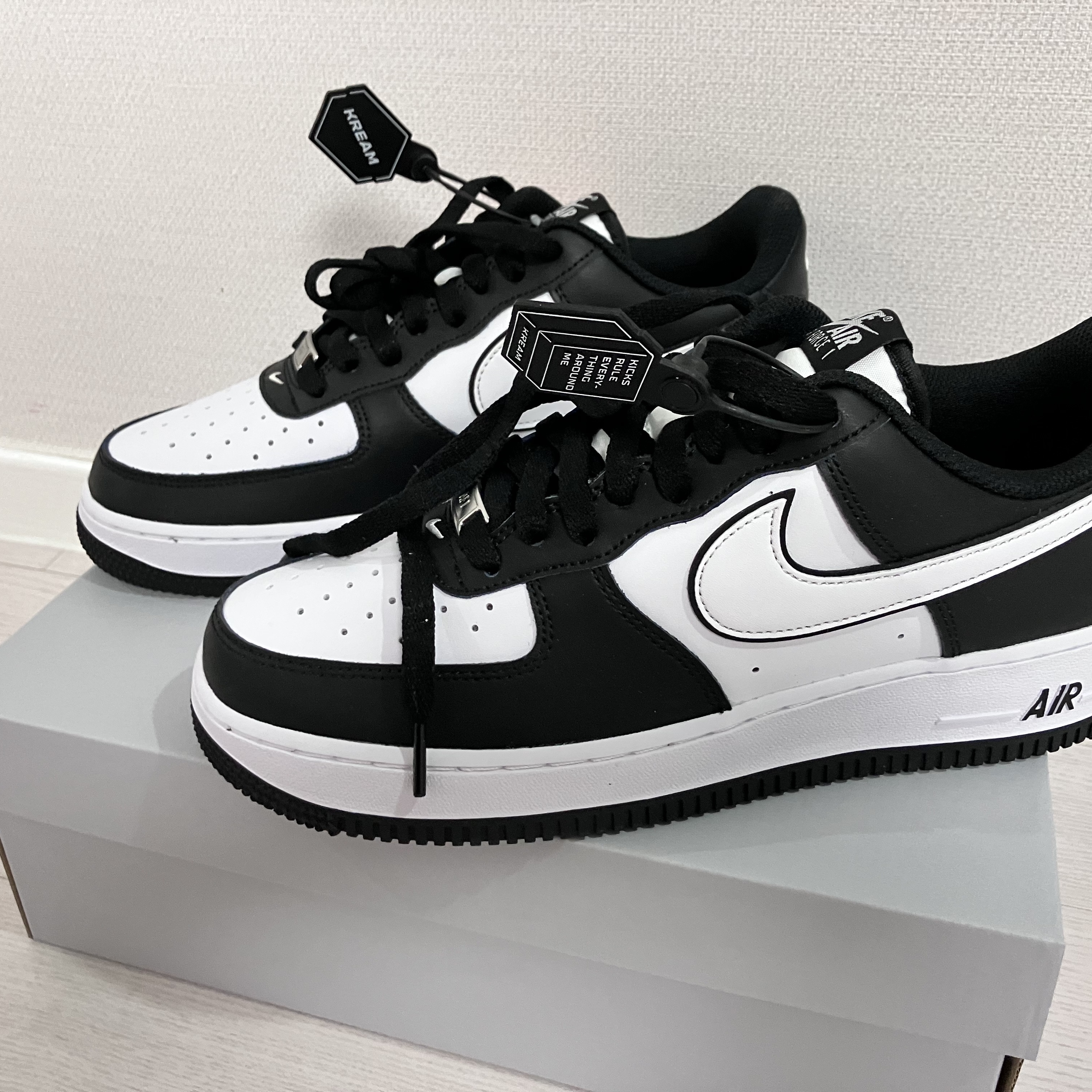 Nike Air Force 1 '07 Black White 착용 스타일 - 2