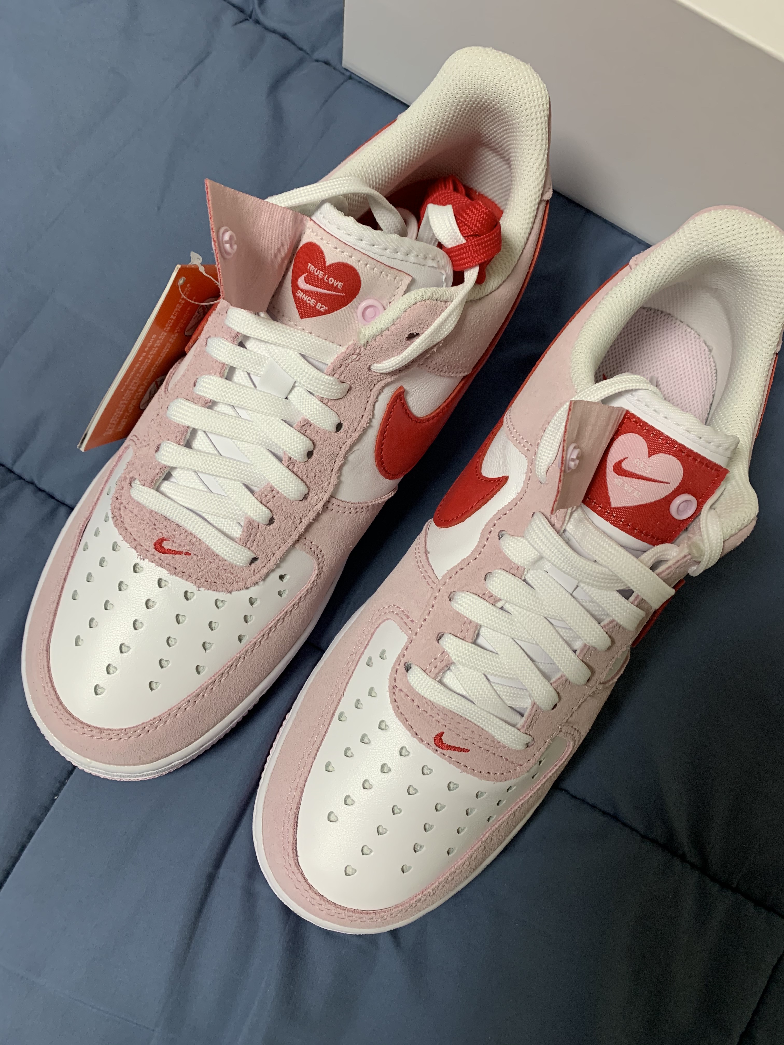 Nike Air Force 1 '07 QS Valentine's Day 착용 스타일 - 2