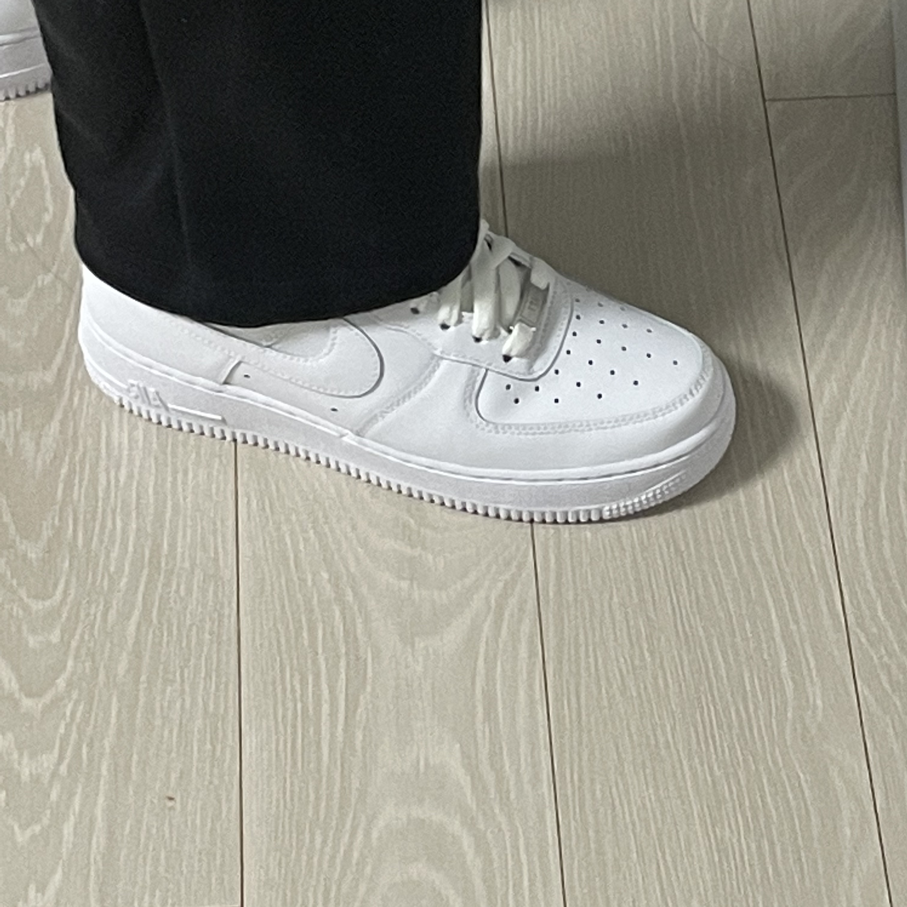 (W) Nike Air Force 1 '07 Low White 착용 스타일 - 2