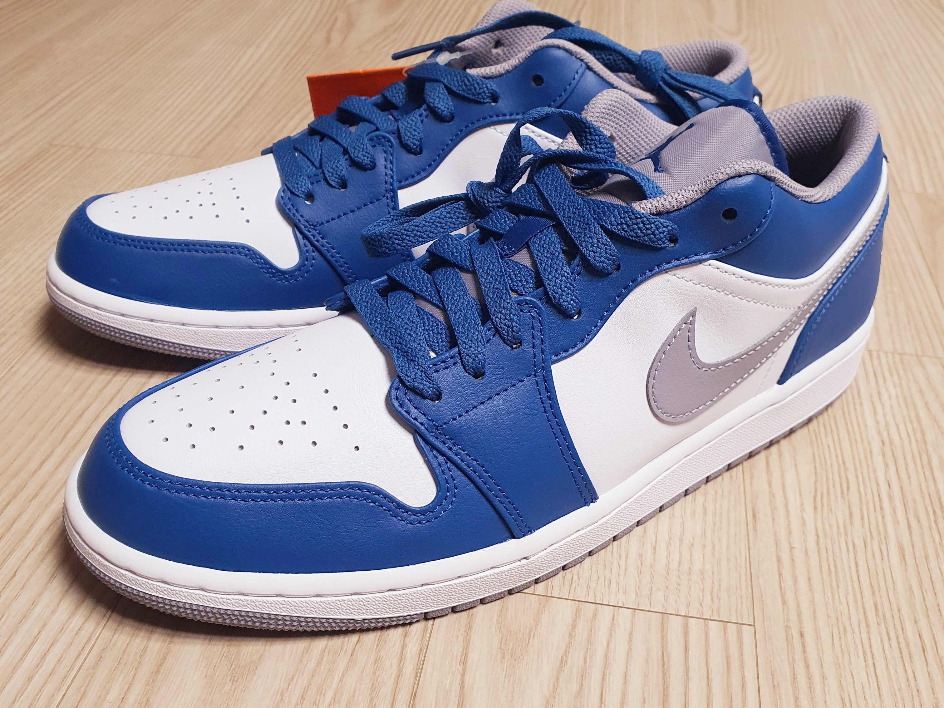 Jordan 1 Low True Blue Cement Grey 착용 스타일 - 2