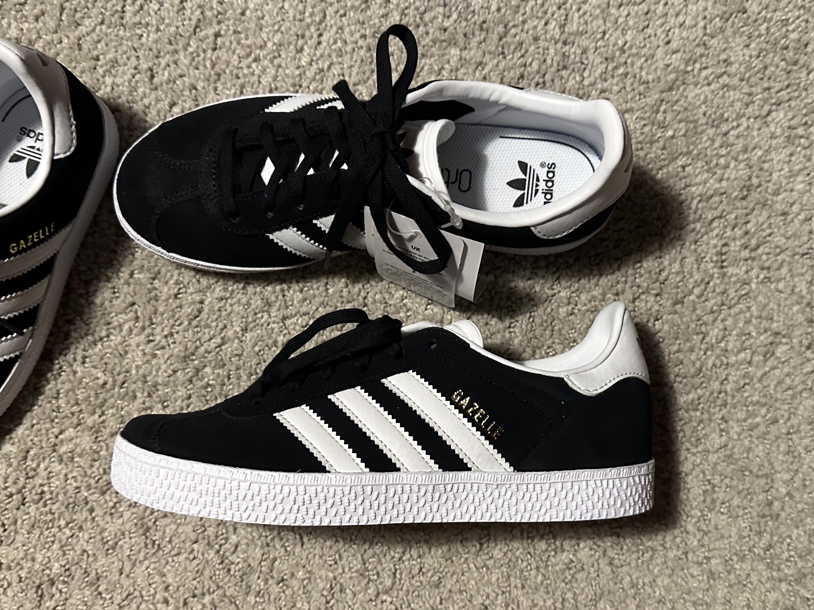 Adidas Gazelle Core Black White 착용 스타일 - 3