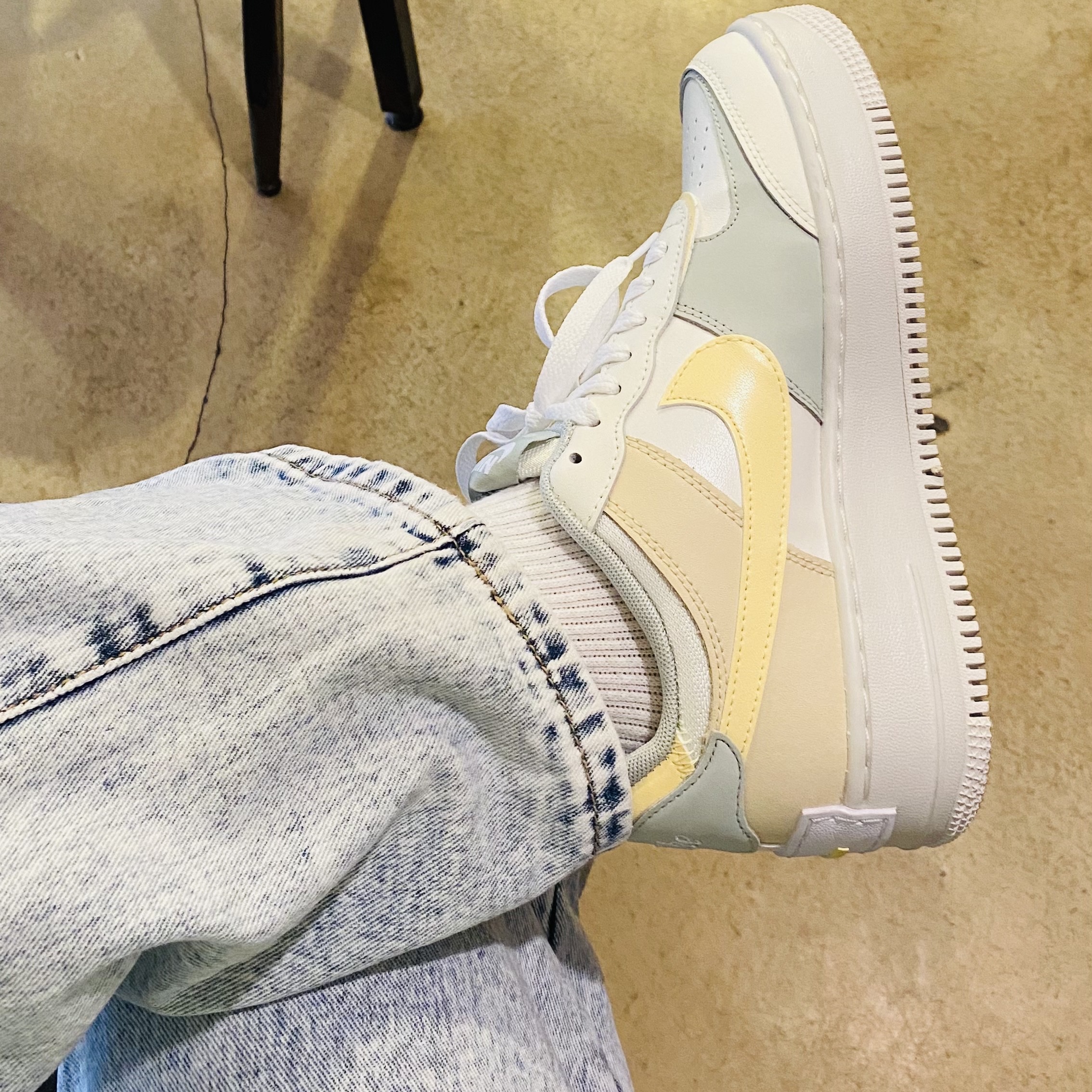 (W) Nike Air Force 1 Shadow Sail Light Silver 착용 스타일 - 1