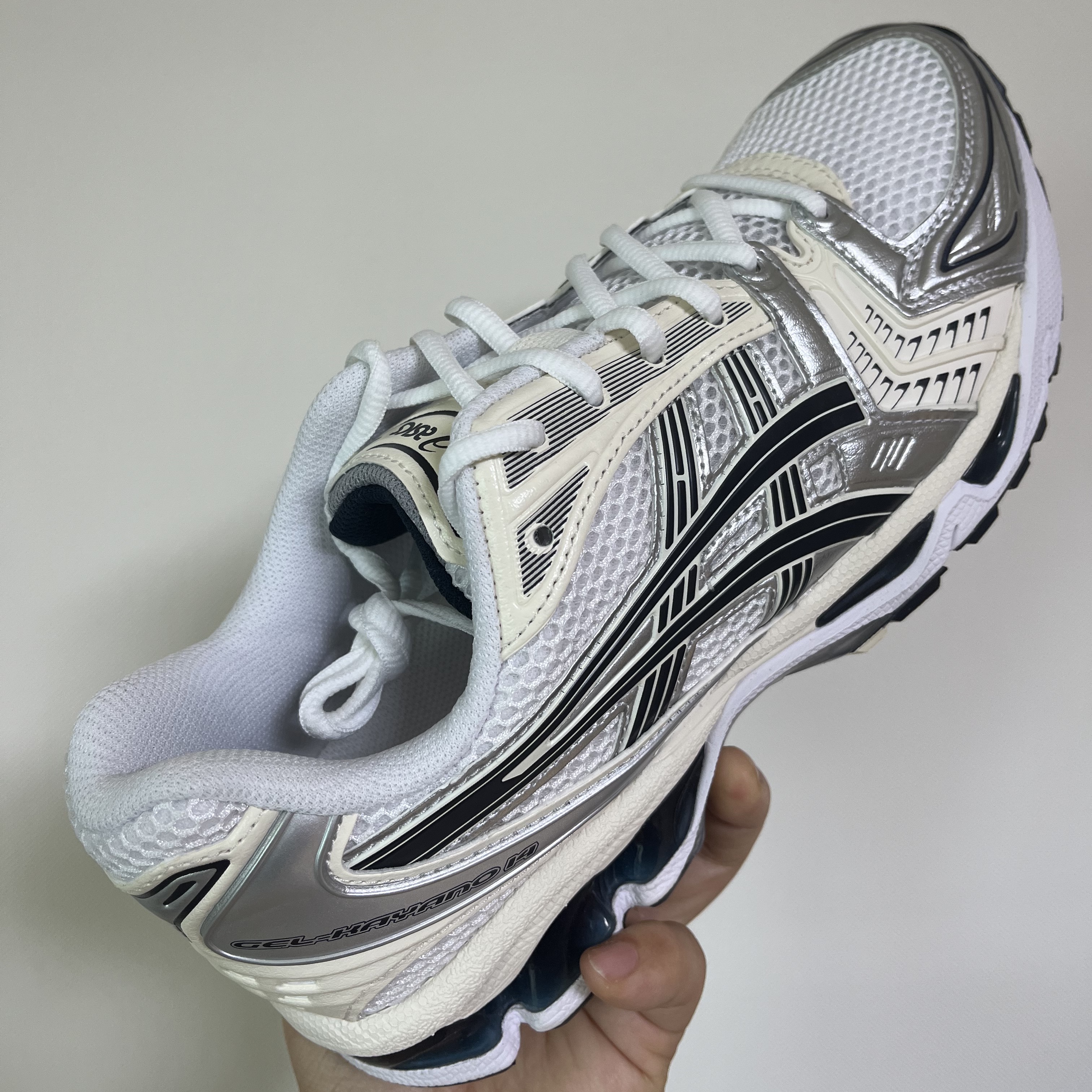 (W) Asics Gel-Kayano 14 White Midnight 착용 스타일 - 2