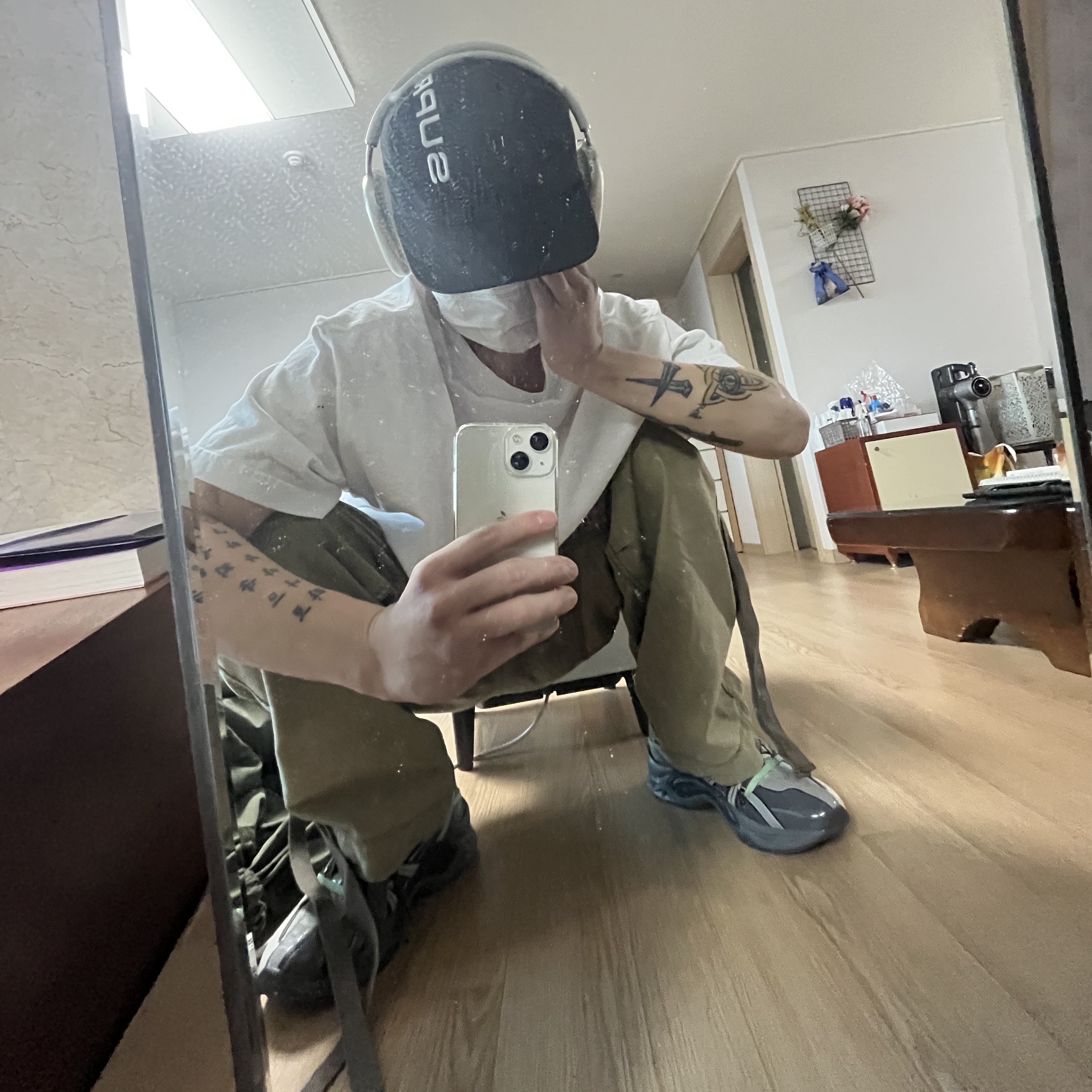 Asics x Andersson Bell HN2-S Protoblast Smoke Grey, Apple AirPods Max Lightning Silver (Korean Ver.) 착용 스타일