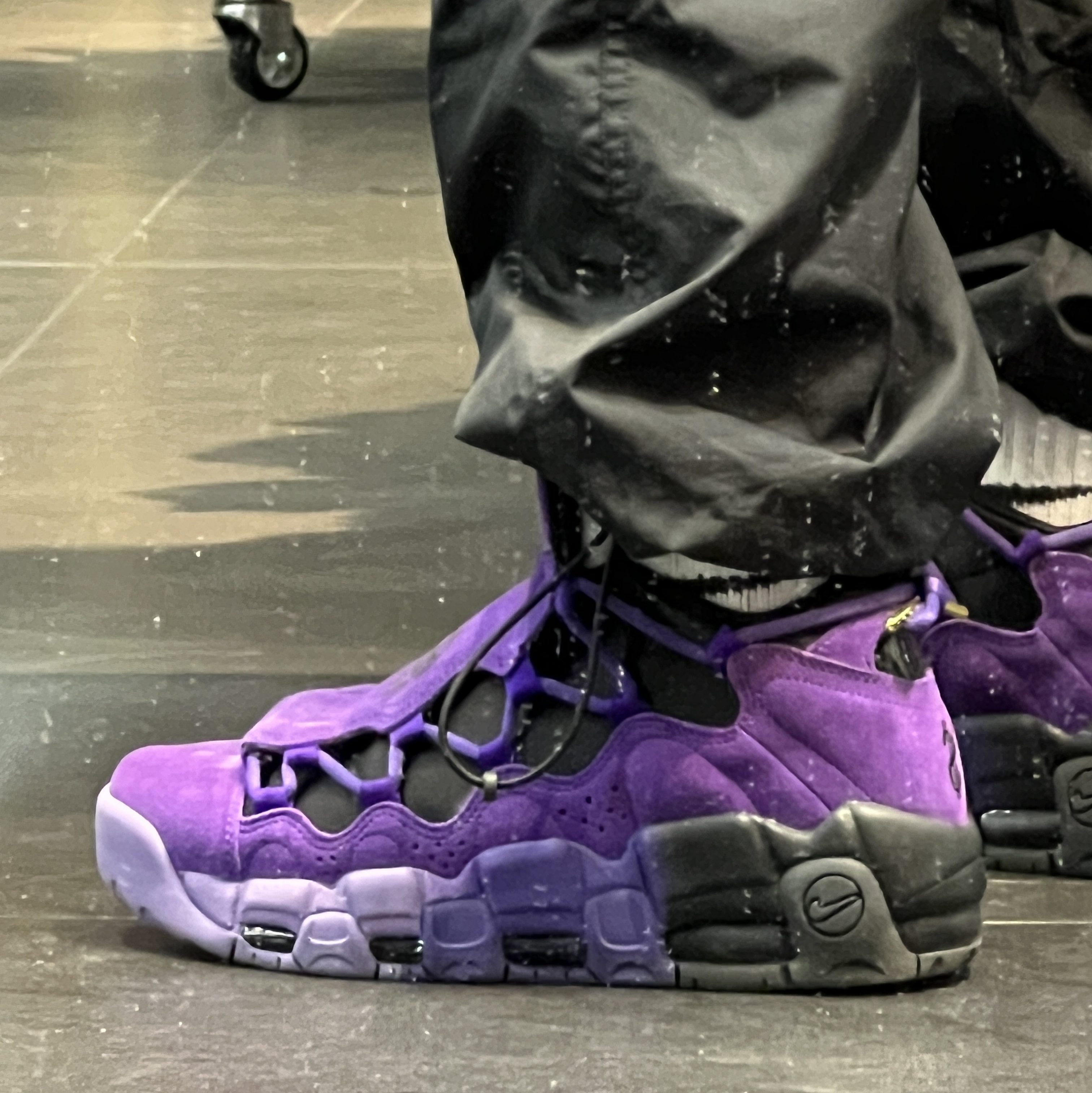 Nike NRG Solo Swoosh Satin Bomber Jacket Black Bleached Coral - US/EU, Nike Air More Money QS Court Purple 착용 스타일 - 3