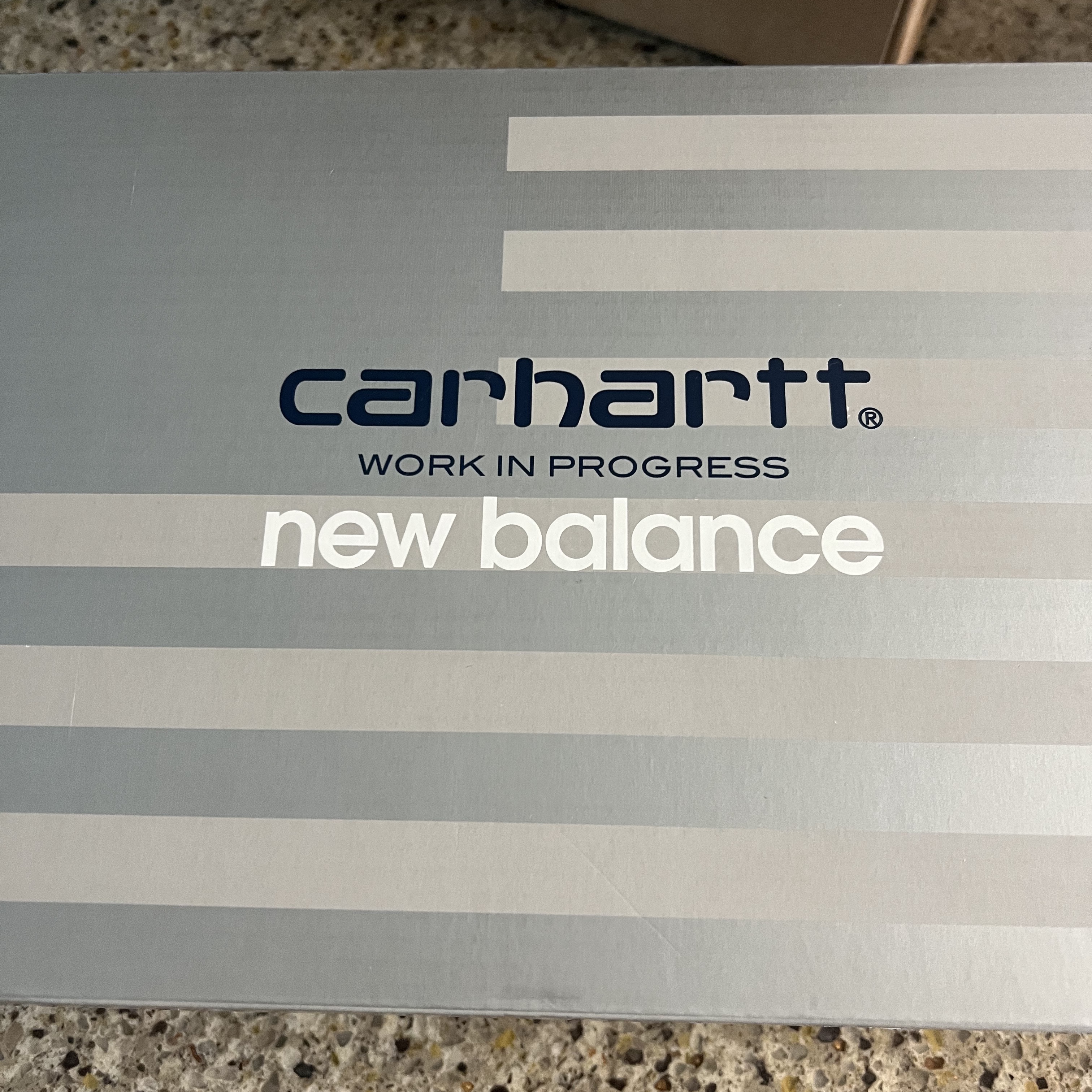 New Balance x Carhartt WIP 990v1 Made in USA Sculpture Center 착용 스타일 - 1