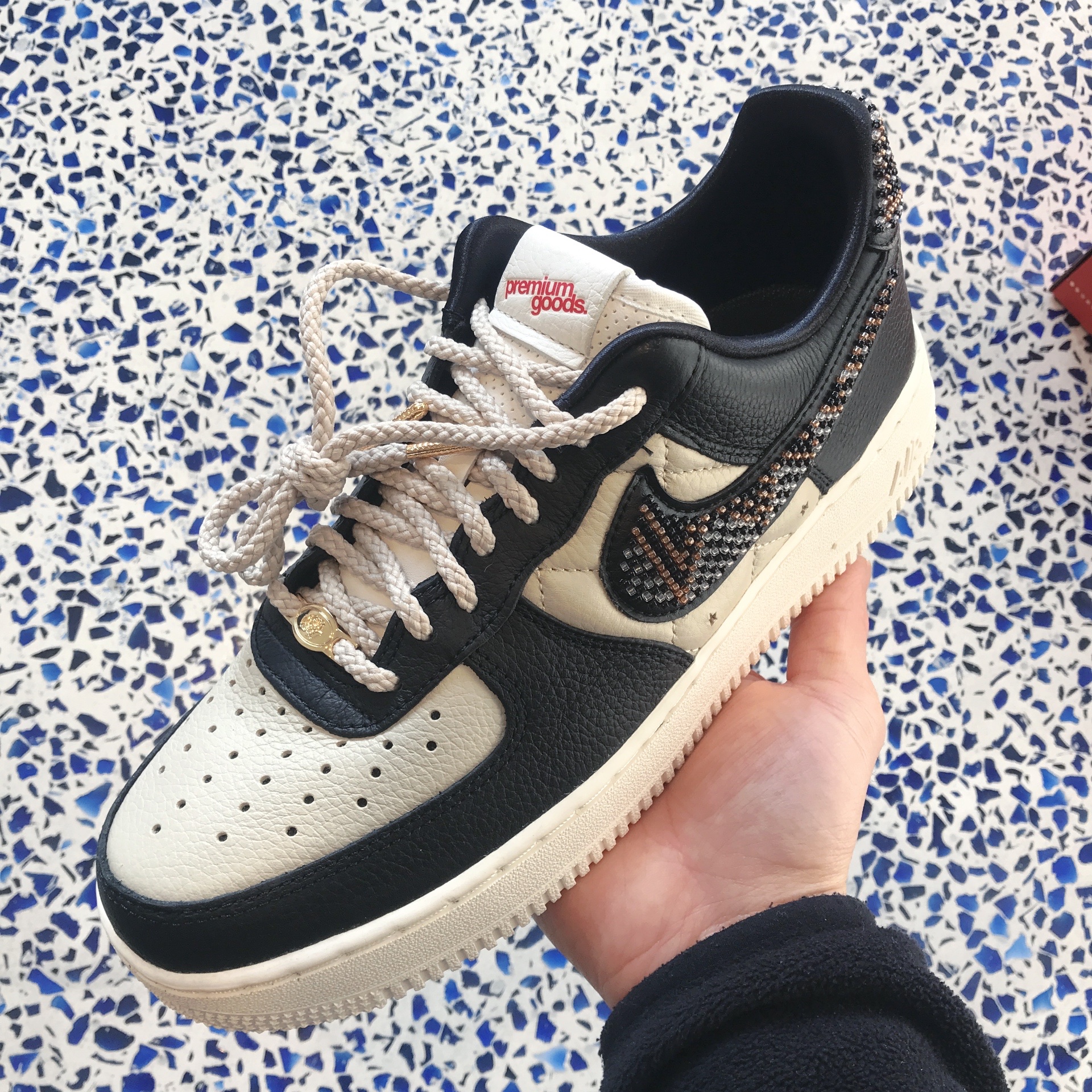 (W) Nike x Premium Goods Air Force 1 Low Black Sand 착용 스타일 - 1