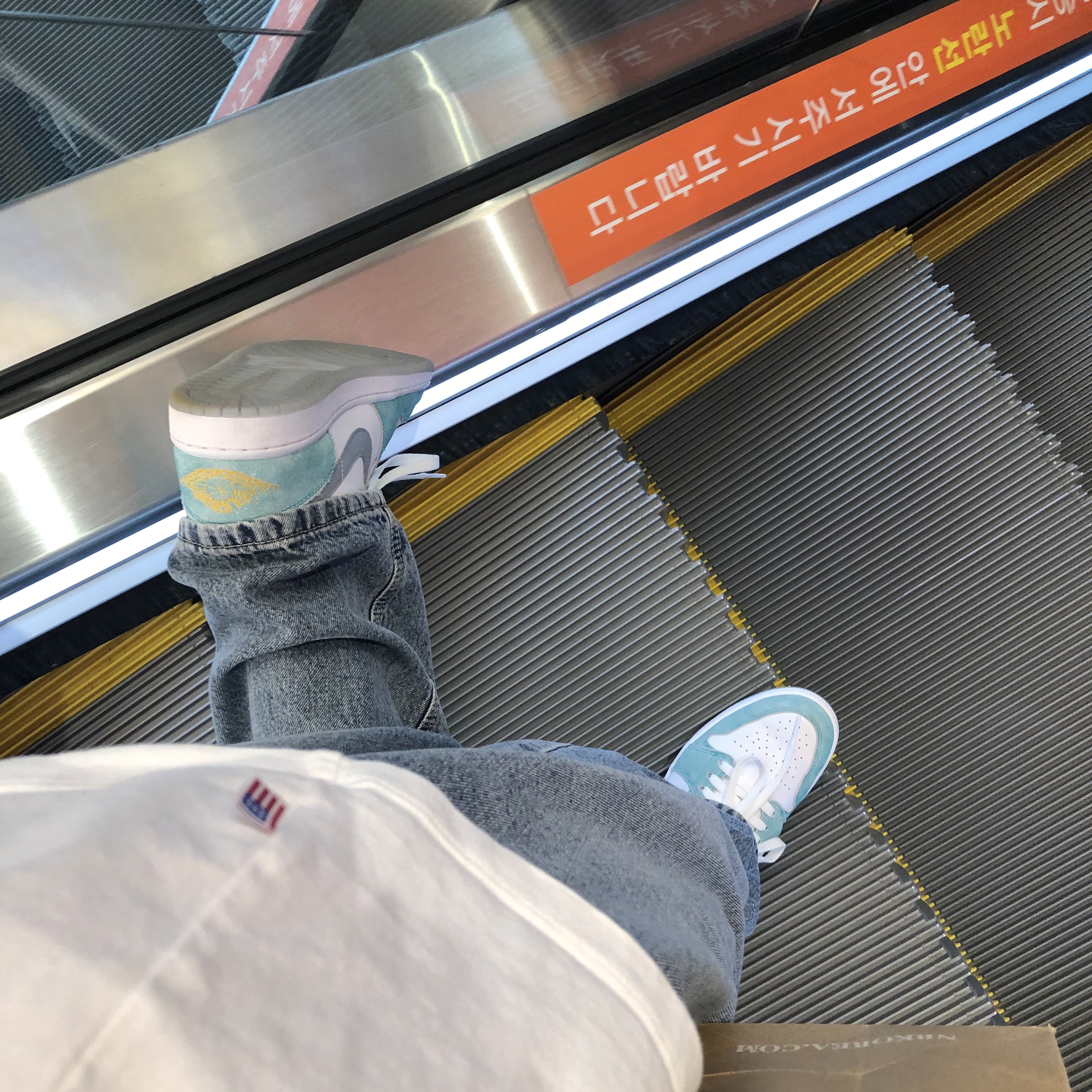 Jordan 1 Low SE New Emerald 착용 스타일