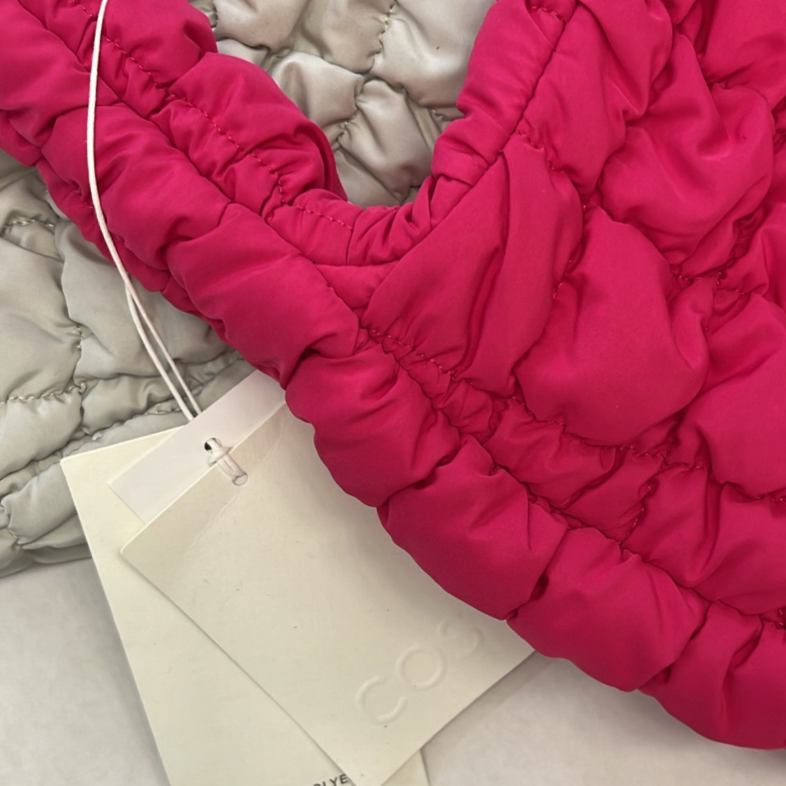 COS Quilted Mini Bag Pink 착용 스타일