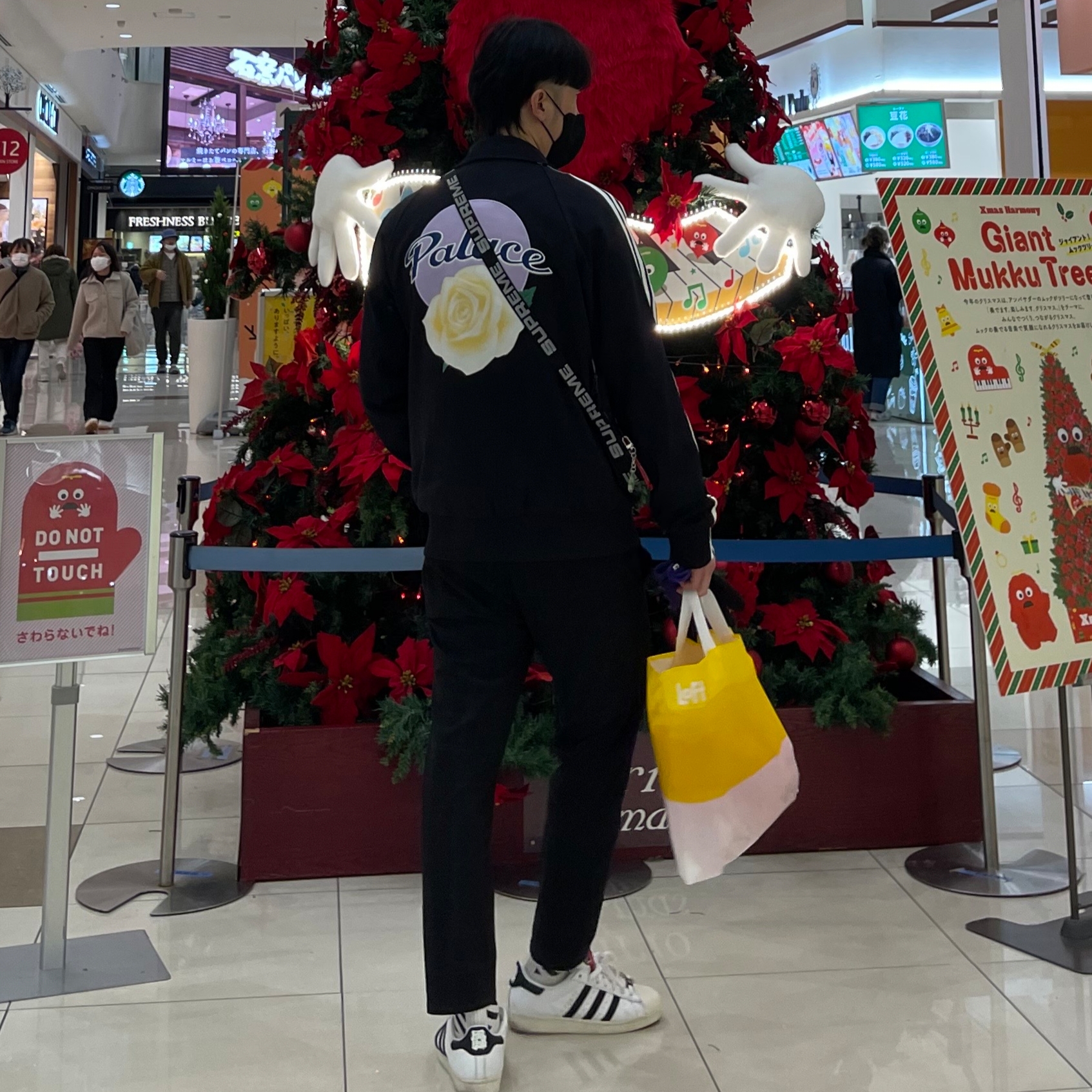 Palace x Y-3 Track Top Black - 22FW 착용 스타일 - 3