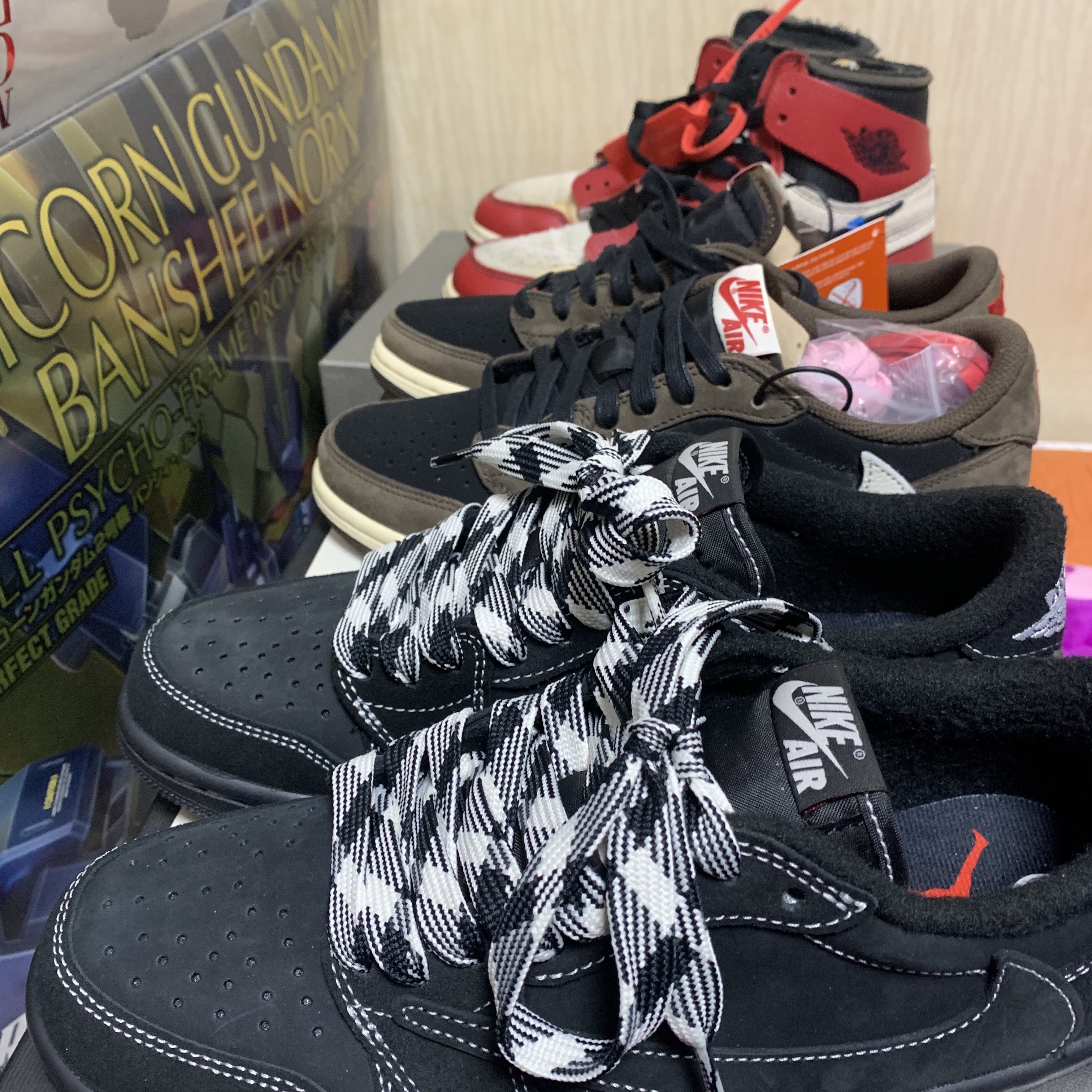Jordan 1 x Travis Scott Retro Low OG SP Black Phantom, Jordan 1 x Travis Scott Retro Low OG SP Mocha 착용 스타일