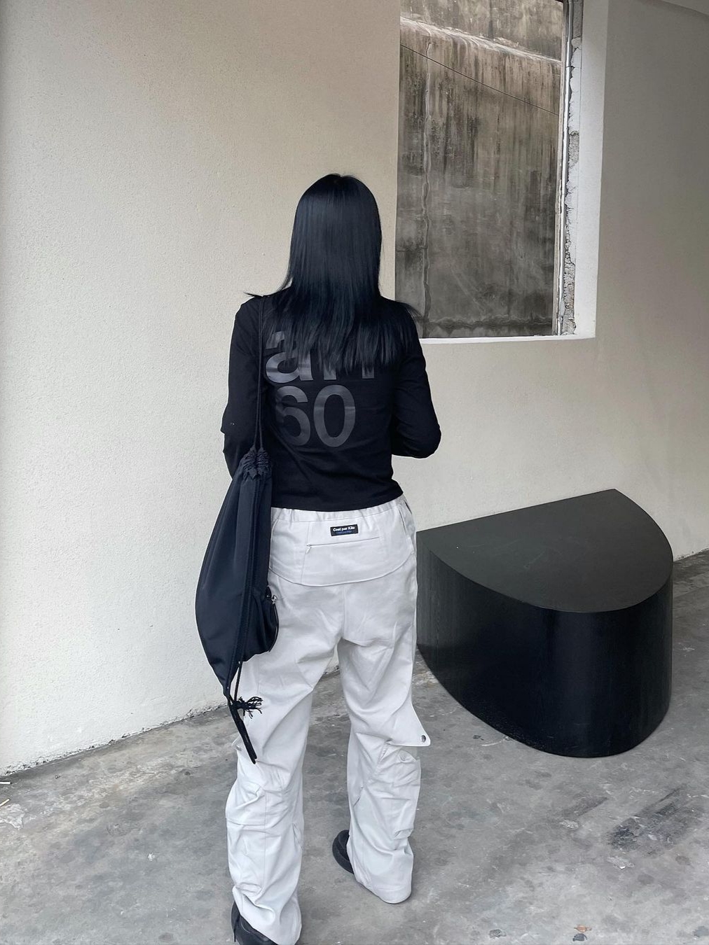 [예약 배송][KREAM 단독] Safarispot Women 1/2 Basic Safari LS T-Shirt Black 착용 스타일 - 2