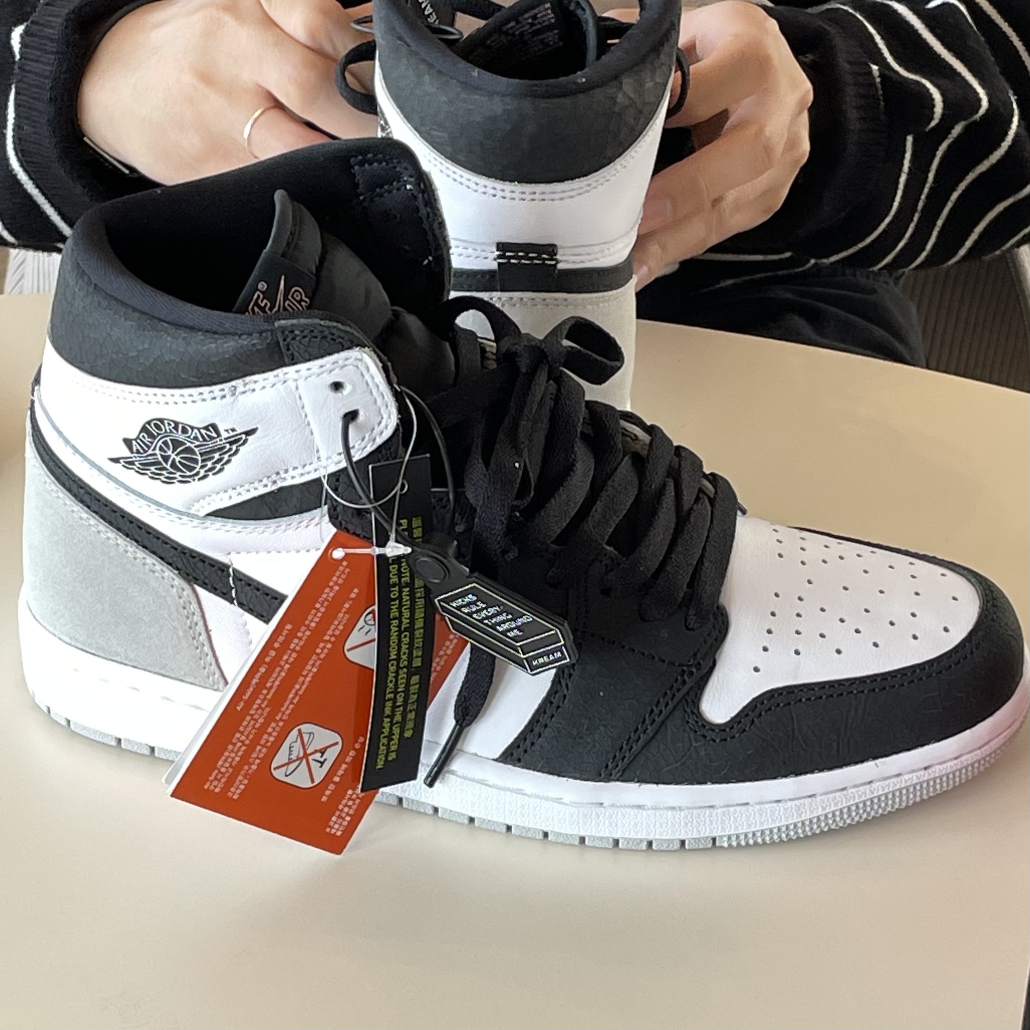 Jordan 1 Retro High OG Bleached Coral 착용 스타일