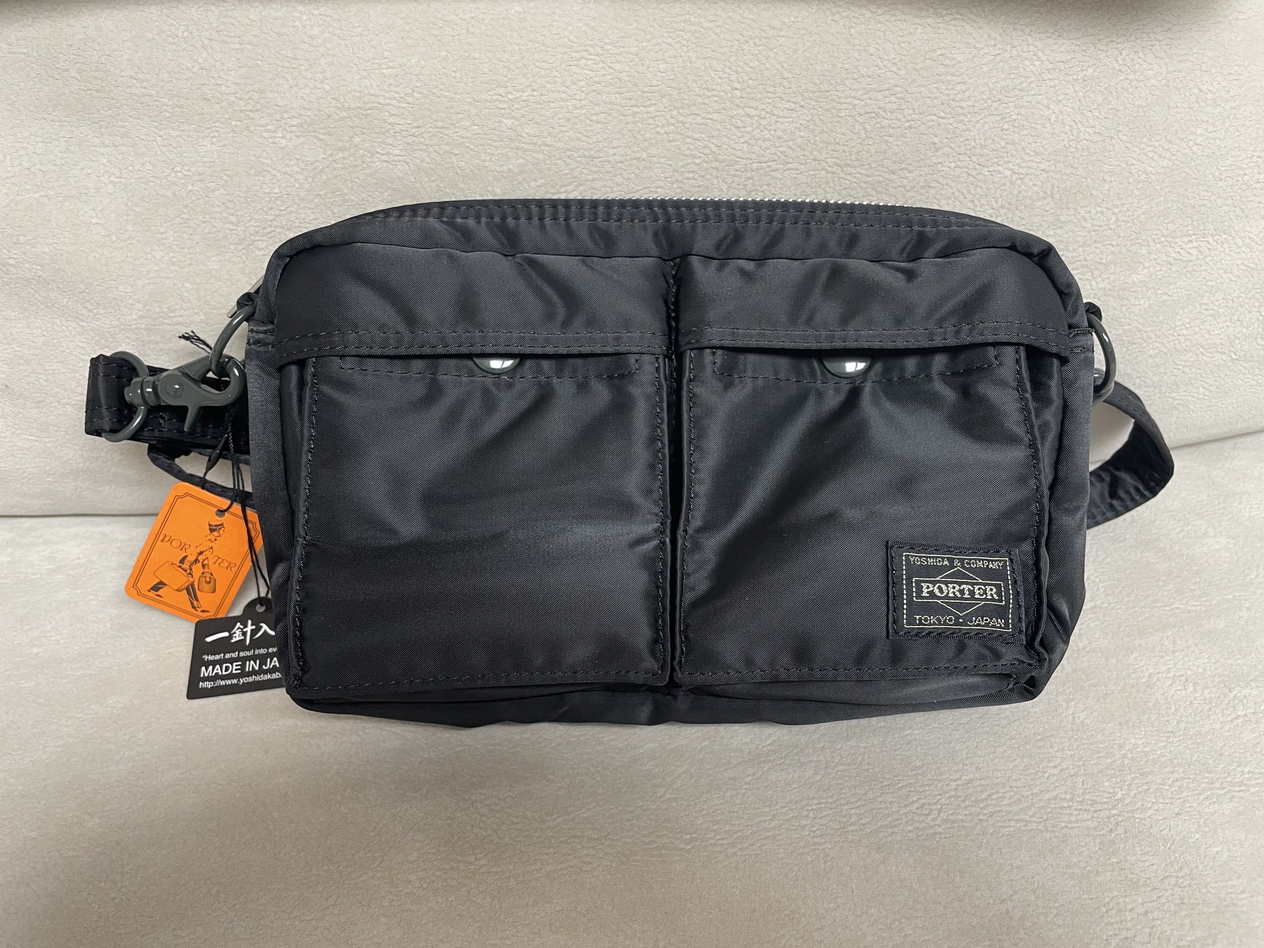 Porter Tanker Shoulder Bag Black 착용 스타일 - 1