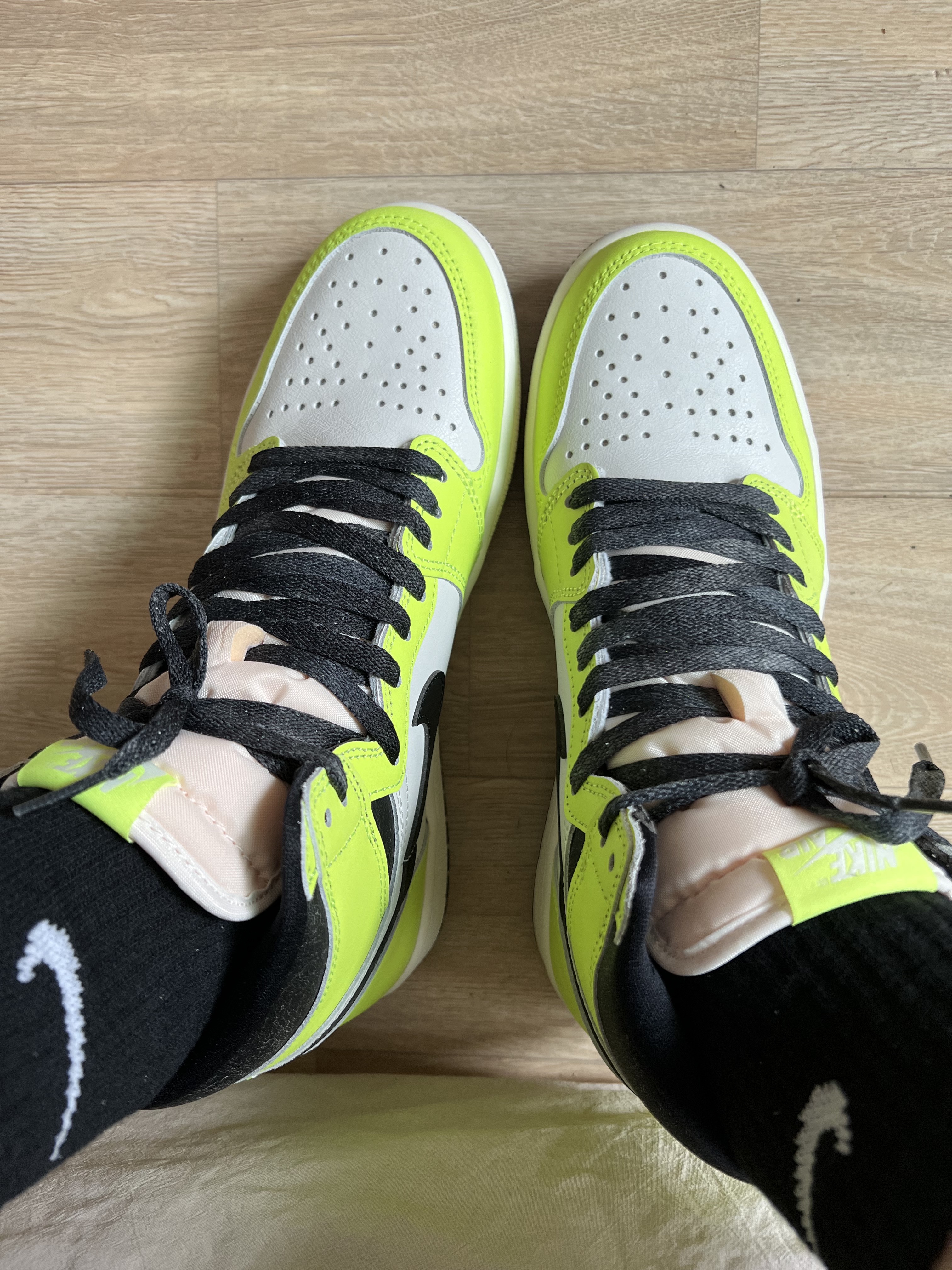 Jordan 1 Retro High OG Volt 착용 스타일 - 2