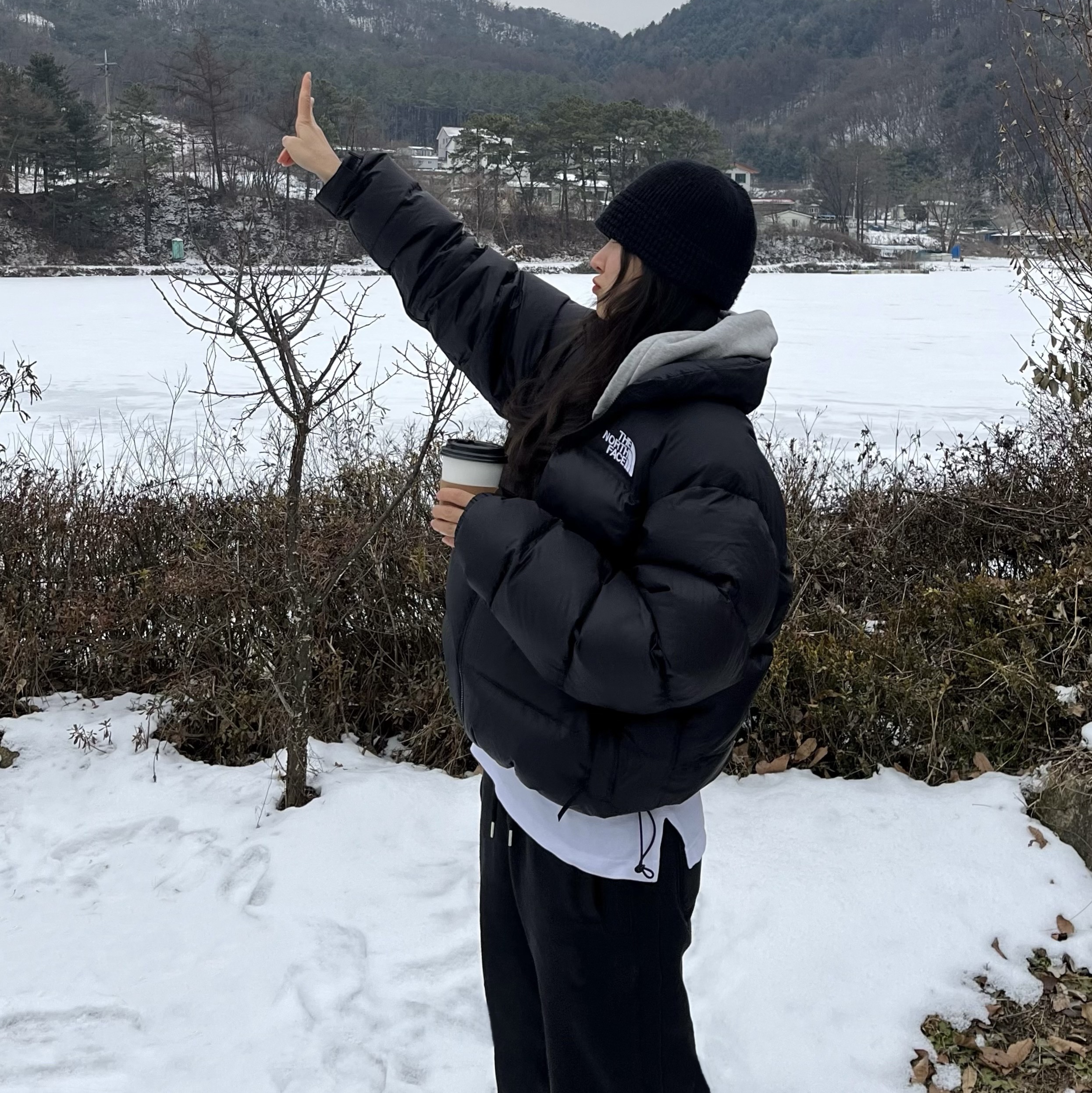 The North Face 1996 Eco Nuptse Jacket Black 착용 스타일 - 1