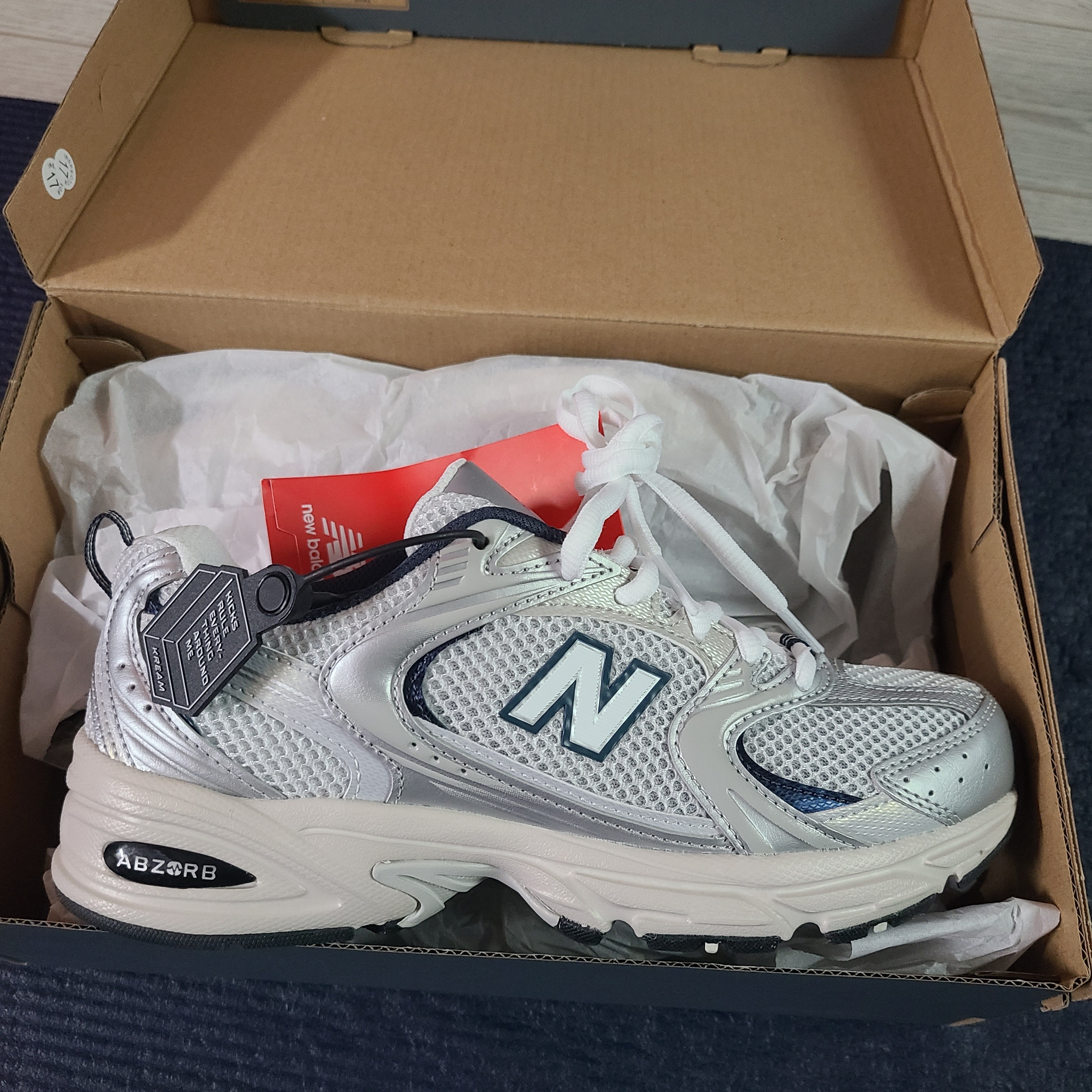 New Balance 530 Steel Grey 착용 스타일